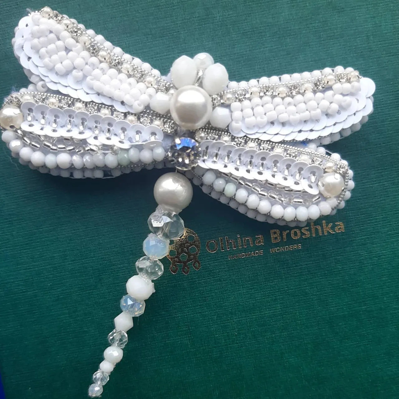 Белоснежная невеста стрекоза. Изготовлена из бисера, пайеток, бусин и кристалла. Изнанка серебристый кожзам и магнитная застёжка. Изумительная брошь в наличии. Подробнее 🔽 на сайте
🇺🇦🇺🇦🇺🇦Для заказа по Украине 
https://shafa.ua/member/olgashulgina20
Или https://shulginaolga2.crafta.ua/
🌏🌏🌏🌎🌎🌎🌍🌍🌍🌍🌍🌍Доставка в другие страны 
https://www.etsy.com/shop/DigiUniquePrintBox?ref=seller-platform-mcnav
#брошьсбисера #брошьукраина #купитьброшь #брошьвподарок #брошьспайеток #брошьсвоимируками #вышитаяброшь #брошьхендмейд #handmadebrooch #beadedbrooch #buybrooch