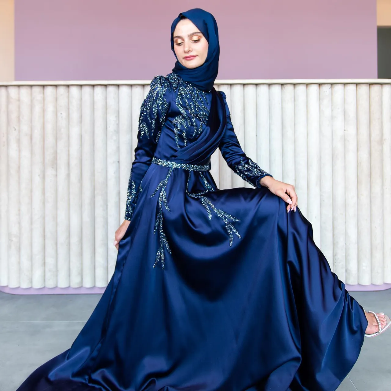 Hazal Abiye💕
Ama eteklerimiz uçuşunca kumaşımızın güzelliği bir nebze gözükmüyor mu🤗
İşlemeleri ve kesimi o kadar güzel kii klasiklerin baştacı diyebiliriz💕
Detay güzellikleri ve renk seçenekleri kaydırmalıdaa

👉Koşulsuz İade veya Değişim
✈️Ücretsiz & Hızlı Kargo
☎️👉Whatsapp:+90 532 272 57 09
#tesetturabiye#tasarımabiye #weddingdresses#modestdresses #modestclothing #muslimweddingdress #hijabwear #muslimwear #modestclothing #eveningdress #eveningdressmalaysia #eventdress #sözelbisesi #nişanelbisesi #davetelbise #kesfetteyiz