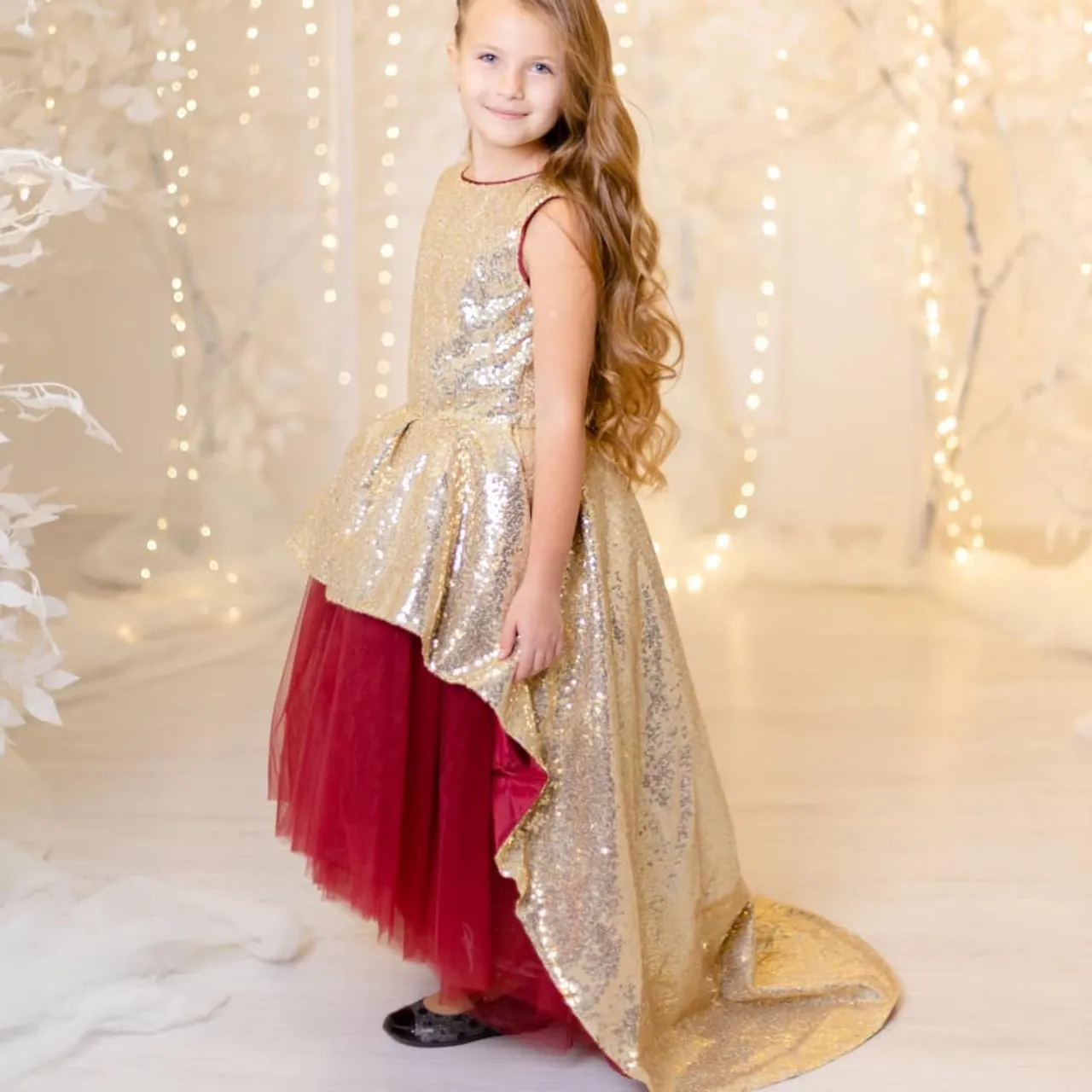 Princešī kleita👑👗 mirdzošs fliteru audums ar bordo tillu❤😍
⠀
Kleitas cena no 105 eur ⠀
Piedāvājam gan individuālās šūšanas pakalpojumus, gan iespēju izvēlēties savu sapņa kleitu no gataviem modeļiem
🌟 Plaša tilla, mežģīņu un audumu krāsu izvēle. Var arī kombinēt krāsas
⭐ Kleitas garumu/dizainu var mainīt
⭐Kleitas tiek šūtas pēc jūsu individuāliem mēriem vai jebkura standarta izmērā no 74cm līdz 147cm un XS - XXL izmēros
⭐Lai pasūtītu rakstiet PM vai Viber/Whatsapp 28895815. Pielaikot un redzēt gatavas kleitas var Valdemāra 118 (iepriekš vienojoties par tikšanos laiku)  #tillakleita #tutukleita  #garakleita #princešukleita #bērnumode #bērnusvinīgakleita #meiteņukleitas #платьедляпринцессырига #нарядноеплатьерига #нарядноедетскоеплатьелатвия