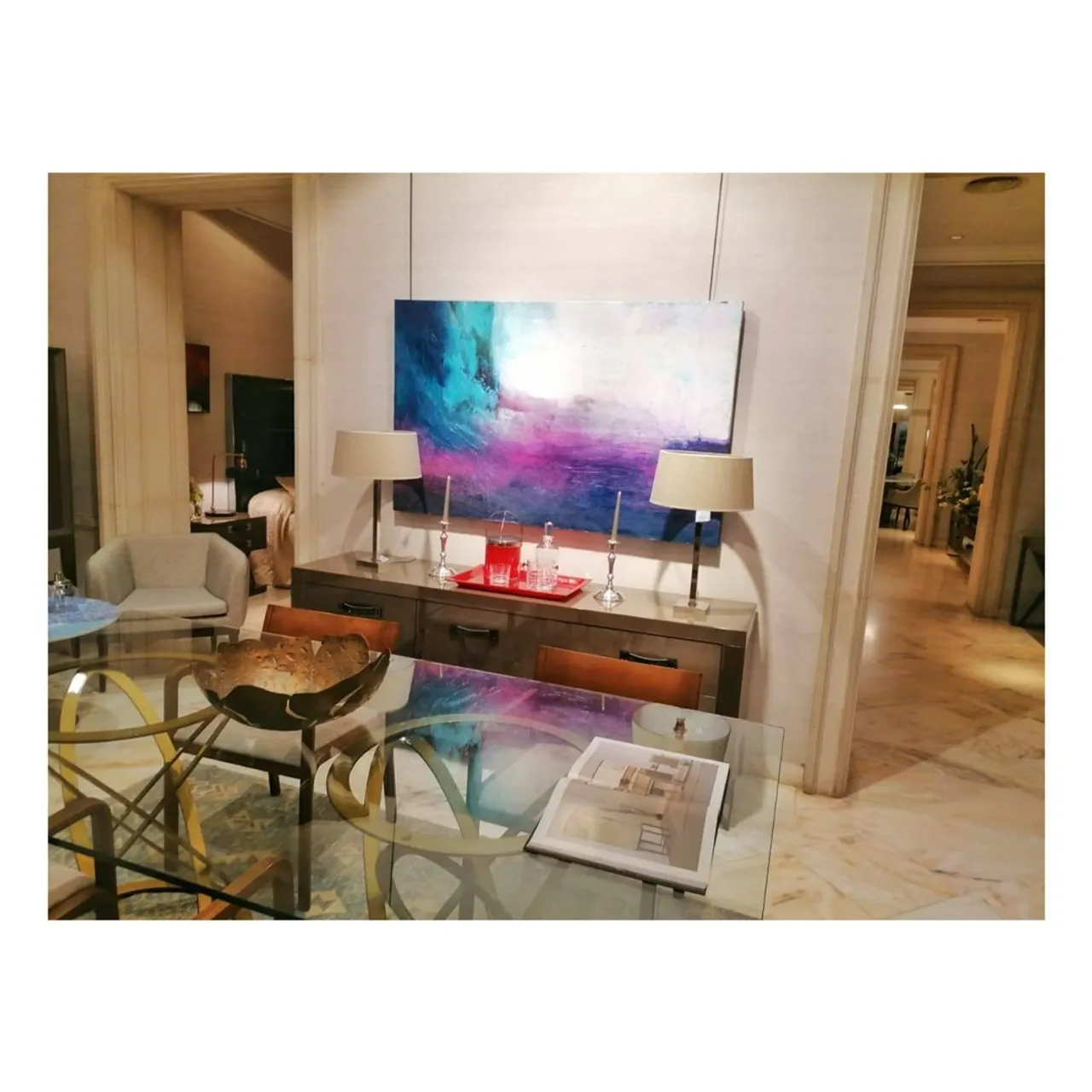 ¿Te atreverías a darle color a una decoración en tonos neutros? Incluso, contraste de fríos y cálidos en un mismo espacio. Si en contraste no te va, puedes ver otras opciones en combinaciones armónicas en mi tienda 👉https://www.etsy.com/listing/850675868/abstract-artacrylic-paintingoriginal?ref=shop_home_active_7&frs=1
#interiordesigner #interiordesigners #interiordesignersofinsta #interiordesignerslife #interiordesignersofinstagram #interiordesignerjakarta #interiordesignerlife #interiordesignerhk #interiordesignerjkt #interiordesignernyc #interiordesignerindonesia #interiordesignerlondon #interiordesignerdubai #interiordesignermalaysia #interiordesignerslifestyle #interiordesignerofinsta #interiordesignerseattle #interiordesignerp #interiordesignerph #interiordesignerideas #interiordesignerbellevue #interiordesignerholmdel #interiordesignermoscow #interiordesignercoltsneck #interiordesignernz #interiordesignersinlagos #interiordesignerperth #interiordesignerbrisbane #interiordesigneroftheyear #interiordesignersydney