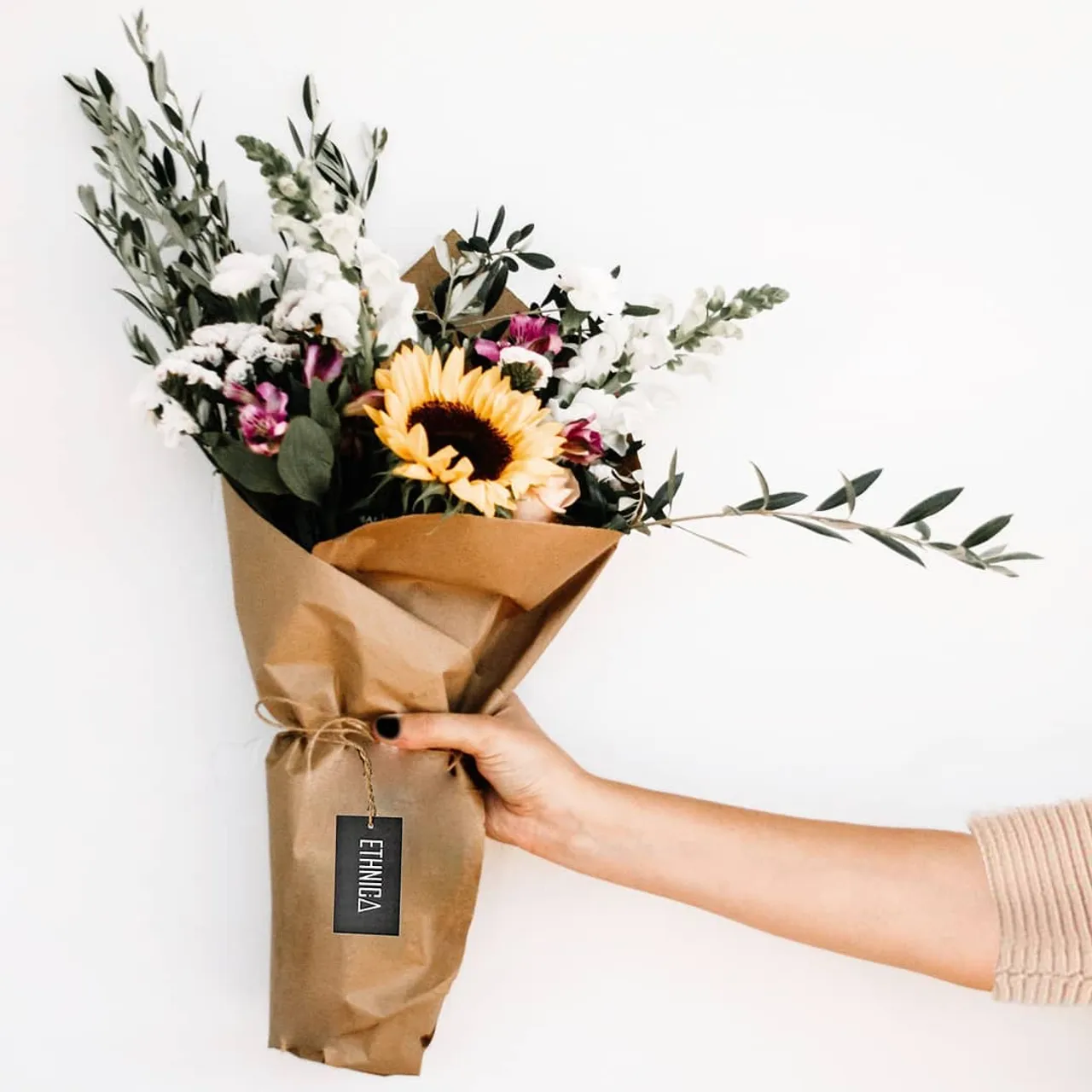 Happy LOVE day ❤
.
.
.
.
.
.
.
.
#momentsofmylife #valentine'sday #love #ethnicadesigns #bouquet #flowers #happy
#loveflow #valentine #moments
