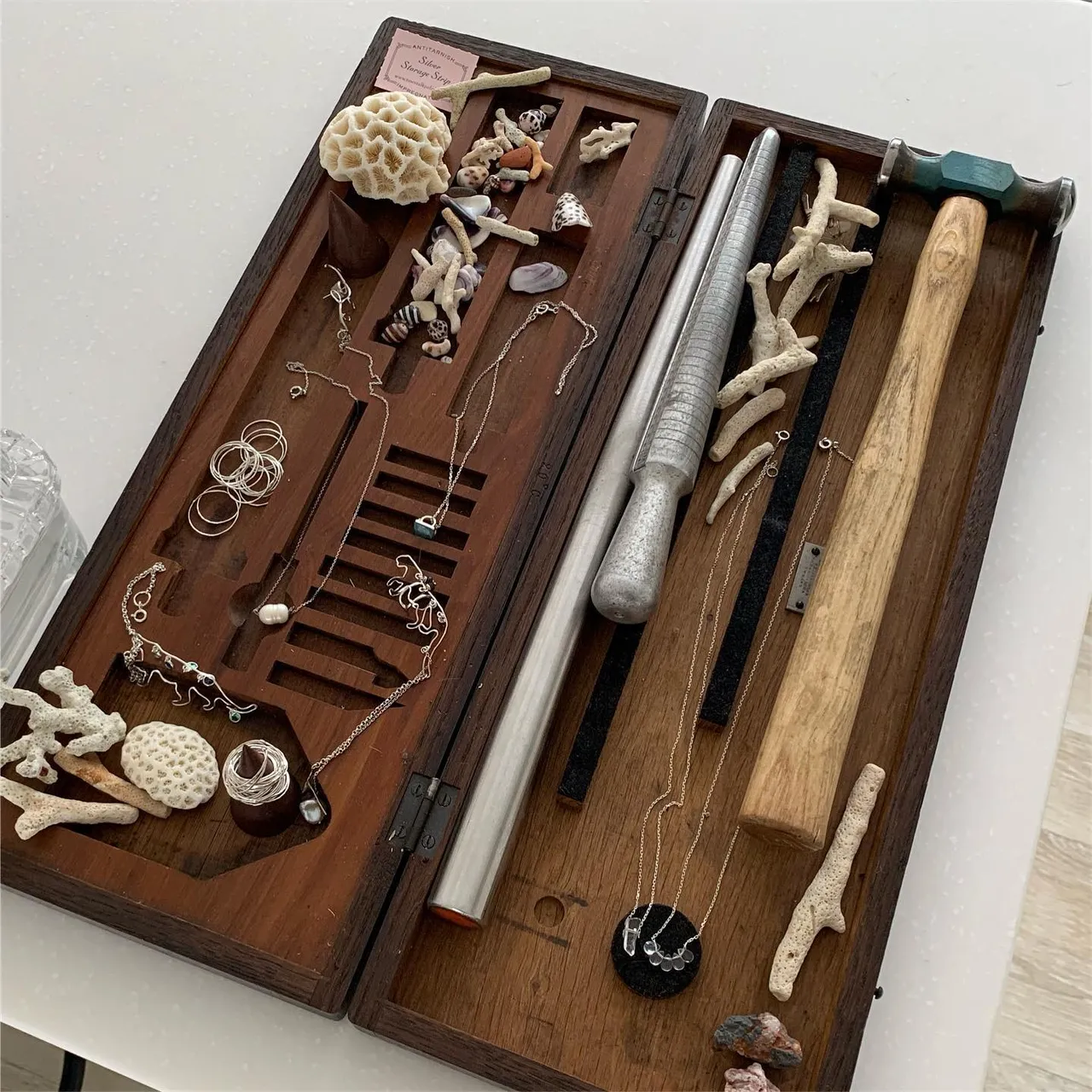 Boîte à bijoux d’IohcoËsnim
Jewelry box of IohcoËsnim 
이오코에스님 
I
o
h
c
o
Ë
s
n
i
m
#shooting  #photographie #촬영 #bijoux #jewelry #collection #주얼리 #컬렉션 #nouvellecollection #newcollection #신제품