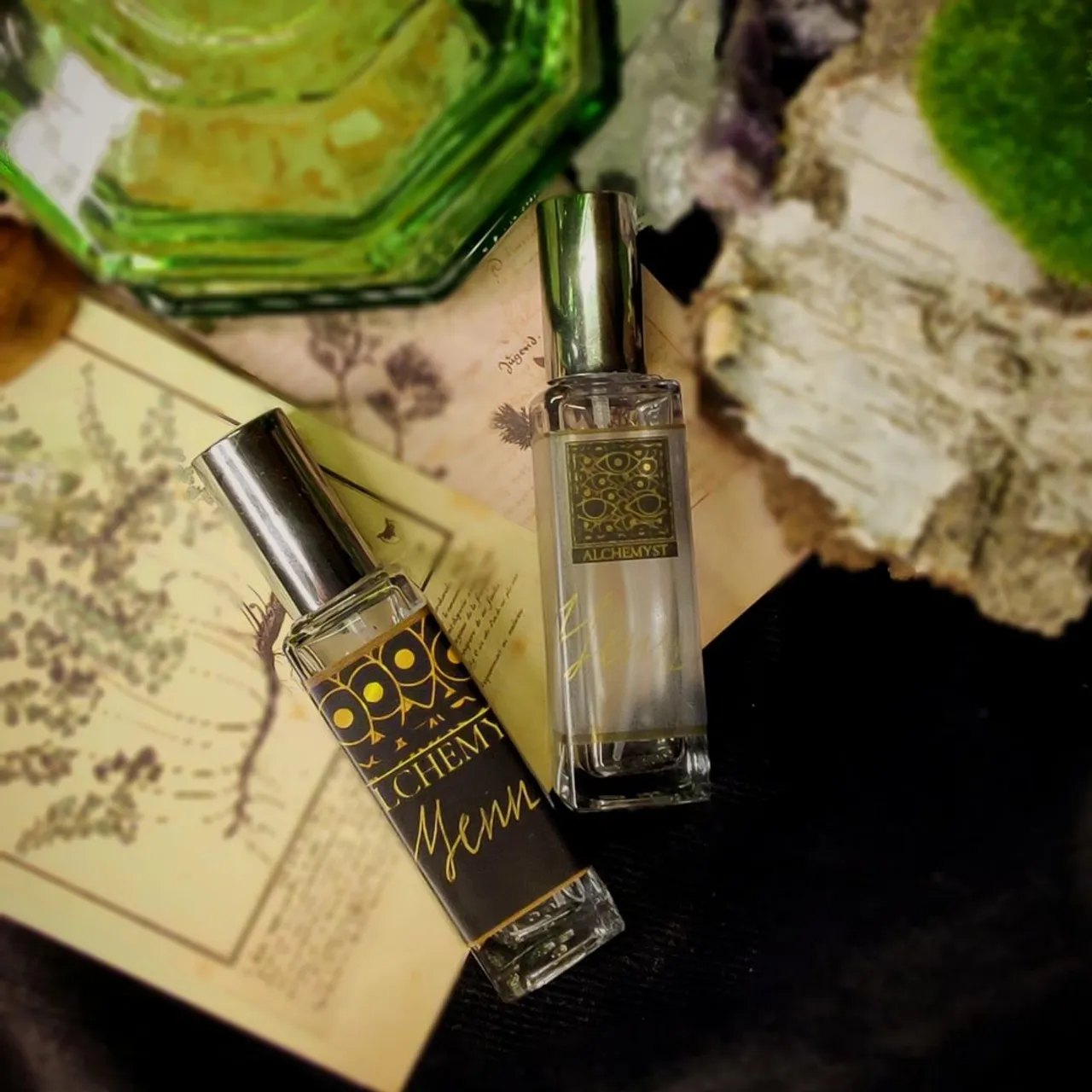 Happy autumn, guys! Hope you're as excited as me 🥰

#etsy #smallbusiness #artisanperfume #perfume #handmade #artisan #yenn #witcher #lilac #gooseberries