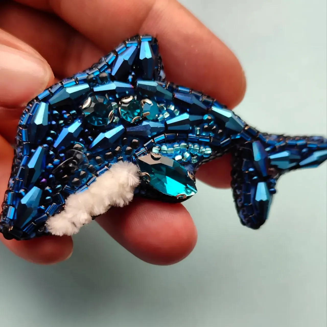 #handmadebrooch #beadedjewelry #вишитаброшка #брошьдельфин #брошкаручнойработы #прикрасисвоїмируками