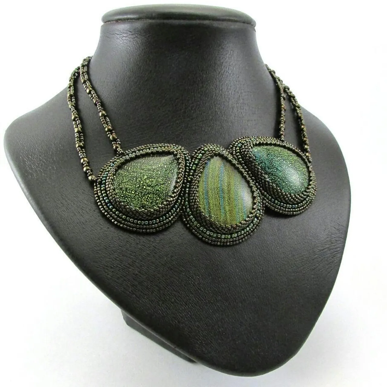 Колье InBronze, с дихроичным стеклом, блестит, сверкает и переливается💎💎💎
в наличии, 2000ру
#украшения #украшенияназаказ #украшенияручнойработы #украшениямосква #кольеизбисера #вышивкабисером #ручнаяработа #зеленый #бронзовый #бисер #колье #кольеворотник #бисерноеколье #блестящееколье #блеск #хэндмэйд #handmade #bead #jewelry #jewellery #jewelry #necklace #shiny #beads #beadwork #bead #green #craft #dichroic #dichroicglass