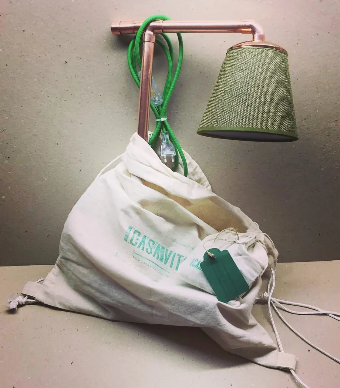 Bakir-ahsap masa lambamiz, minik sürpriziyle beraber sahibine ulasmak üzere yola cikti. #aydinlatma #masalambasi #ahsap #ahsaptasarim #aydinlatmatasarimi #tasarim #dekorasyon #aydınlatma  #masalambası #ahşap #ahşaptasarım #aydınlatmatasarımı #tasarım #lightdesign #interiordesign #wooddesign #handmade #handmadelighting #tasarım #tasarımmobilya #tasarımfikirleri #evdekorasyonu #içdekorasyon #içdizayn #abajur #novacasavita