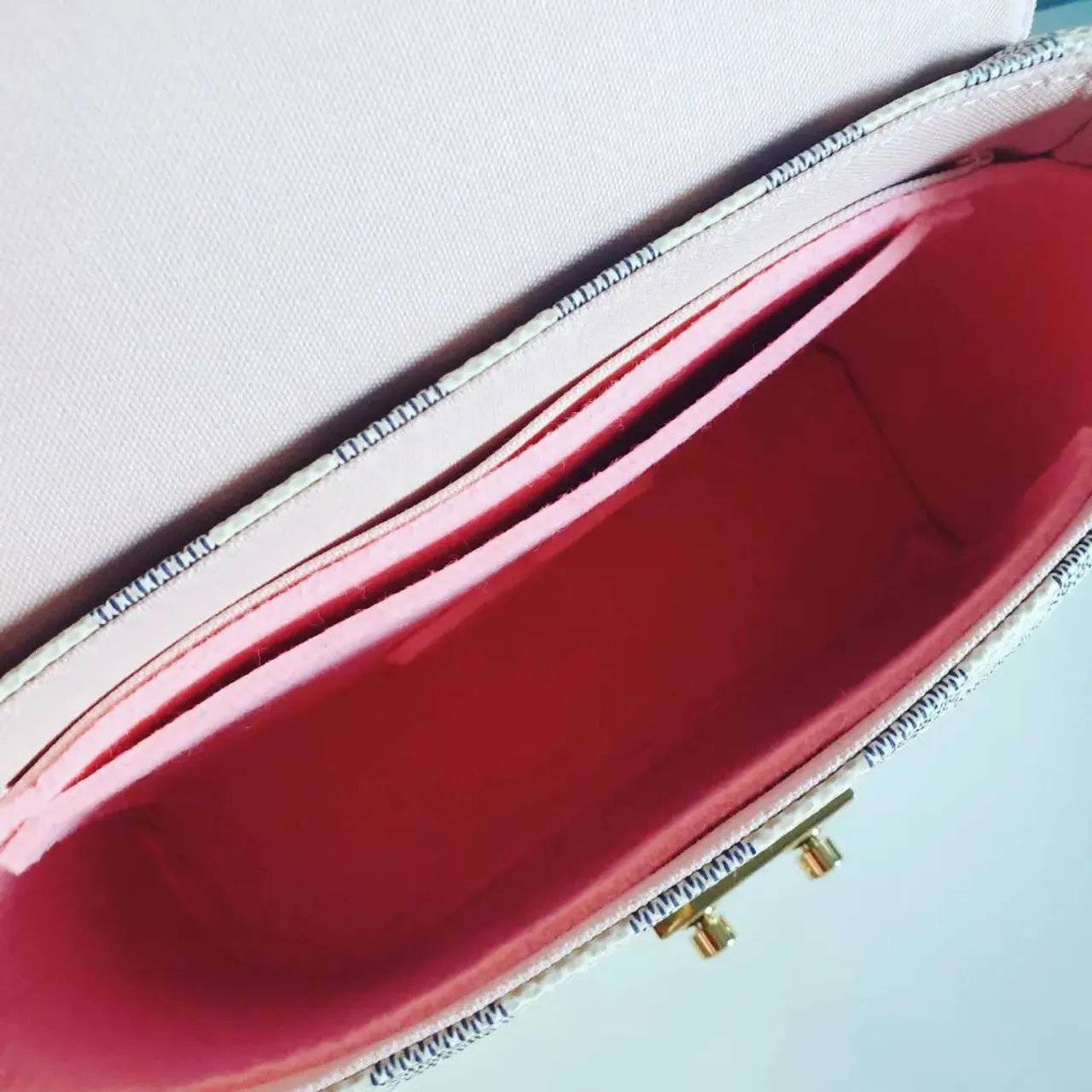 Working on achieving snug and perfectly fitting inserts this week. This was possible when I had the bags to work with hands on:
-Pochette Felicie 
-Croisette
-Coin purse 
This allowed me to learn and deepen my knowledge of these bags.
All liners, shapers and chains are on 
www.luxurybagheaven.com 
Worldwide shipping 

As always thank you for your trust. 
Moria ❤ 
#luxurybag #luxurybagheaven #lvcoin #coinpurse #lvfelicie #pochettefelicie #felicie #croisette #lvcroisette #lvazur #baginsert #bagorganizer #lvmultipochette #lvempreinte