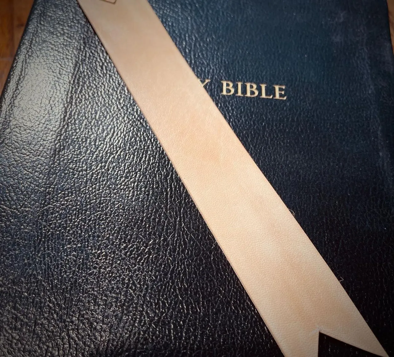 Check out new unique items only at SUEDEKLOTH! When it's time to put down your favorite book, don't risk losing your place because you can't find a bookmark or that scrap of paper you were using is now a dog chew toy! Read in style with one 100% American goat leather bookmarks. We offer several different styles. Our large 1.25" x 8.5" riveted bookmark is perfect for larger books. The tab shows you exactly where to pick up where you left off. Our smaller suede tail bookmark is 1" x 6" and works in any size book, but is especially great for smaller, lighter books. Our 2.5" square corner bookmark is our personal favorite! This works on any size book, any paper weight and texture and will never fall out! It's so easy to find what page you're on too. We love these for cookbooks - you know when you want to mark several different pages without the bulk! These make excellent gifts, too. All our leather goods are completely customizable. Let us know if you would like something special engraved on your next bookmark order.

#read #reading #chapters #chapters #favoritebooks #madeinamerica #leather #goats #goat #goatleather #gift #justbecause