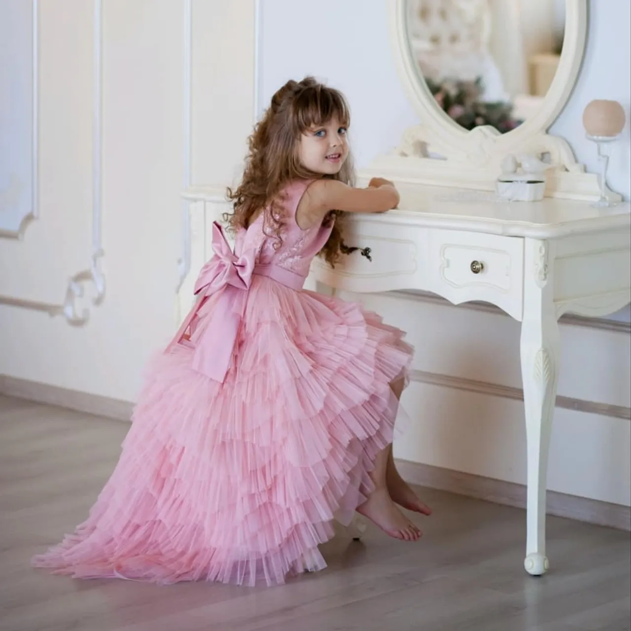 Tik romantiska in gaisīga kleita mazai princesei 👑👗
⠀
Kleitas cena:  74cm-116cm - 115 eur
122-134cm - 120 eur
140 - 152cm - 125 eur
⠀
Mammas un meitas komplekta cena - 275 eur
⠀
Piedāvājam gan individuālās šūšanas pakalpojumus, gan iespēju izvēlēties savu sapņa kleitu no gataviem modeļiem
🌟 Plaša tilla, mežģīņu un audumu krāsu izvēle. Var arī kombinēt krāsas
⭐ Kleitas garumu/dizainu var mainīt
⭐Kleitas tiek šūtas pēc jūsu individuāliem mēriem vai jebkura standarta izmērā no 74cm līdz 147cm un XS - XXL izmēros
⭐Lai pasūtītu rakstiet PM vai Viber/Whatsapp 28895815. Pielaikot un redzēt gatavas kleitas var Valdemāra 118 (iepriekš vienojoties par tikšanos laiku)  #tillakleita #tutukleita  #garakleita #princešukleita #bērnumode #bērnusvinīgakleita #meiteņukleitas #платьедляпринцессырига #нарядноеплатьерига #нарядноедетскоеплатьелатвия
