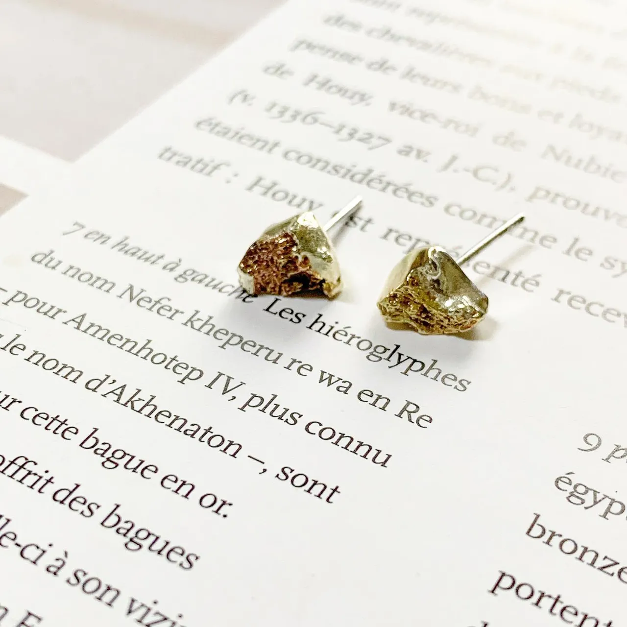 Bouclesd’oreilles 
Earrings
귀걸이 
Argent +cuivre jaune
Silver + brass 
I
o
h
c
o
Ë
s
n
i
m
#bouclesdoreilles #silver #brass 
#hademade #metalsmith #silversmith #bijouxhomme @iohcoesnim_homme #우연 #핸드메이드주얼리 #오더메이드주얼리 #금속공예 #금속공예가 #디자이너주얼리  #갤러리 #주얼리선물 #핸드메이드 #금속공예 #실버주얼리