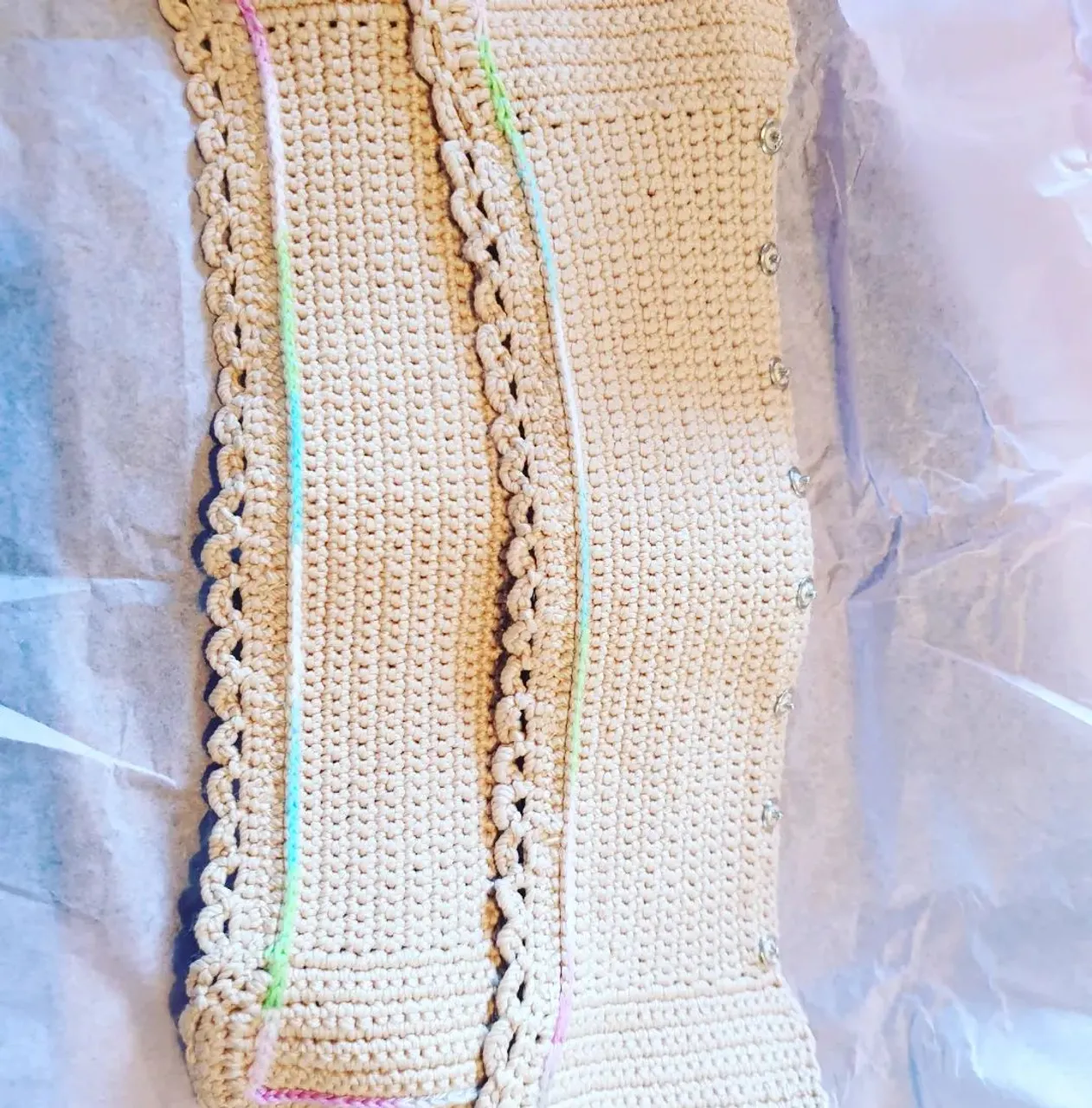 A big big shout out to @momm.ydo for this amazing product The Speedy Handle Covers. My speedy got 3 compliments in the boutique today. Especially impressed with the zipper pull and lock protectors 😍🤩.
❤
What can say apart from,  my speedy is happy,  you're one talented and clever lady! And I'll be coming back very very soon @momm.ydo 
🤎
Don't hesitate to buy this product, made to your request and colour choice in the UK!  Not one like it anywhere else that would like to accompany my bag
#luxurybagheaven #louisvuitton #lvspeedy20 #lvspeedy25 #lvspeedy #speedy30 #speedy20 #speedy30 #lvspeedybandouliere #edinburgh #madeinuk