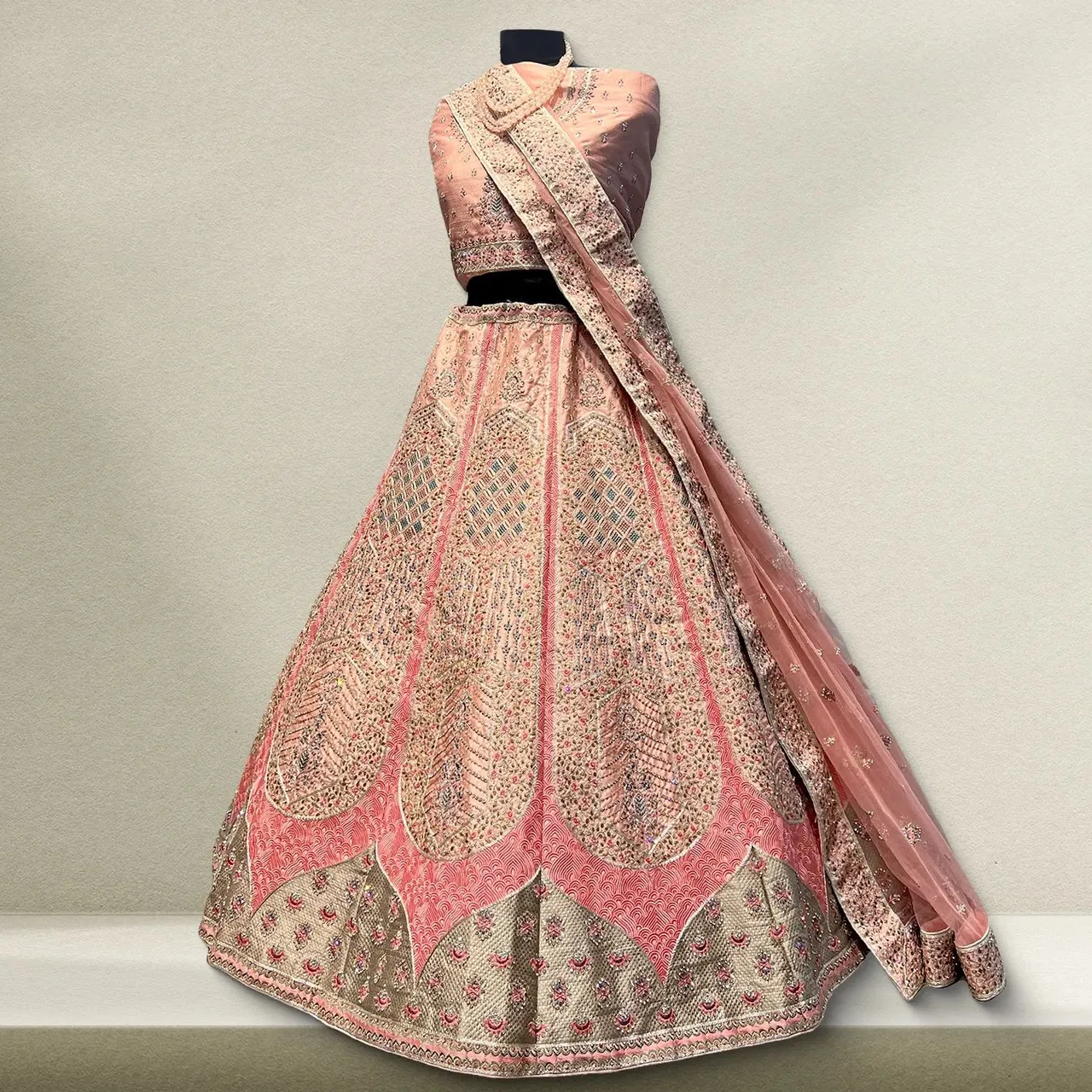 #lehenga #lehengadesign #lehengacollection #weddinglehenga #receptionlehenga #engagementlehenga #girlishlehenga #bridesmaidlehenga #peachlehenga