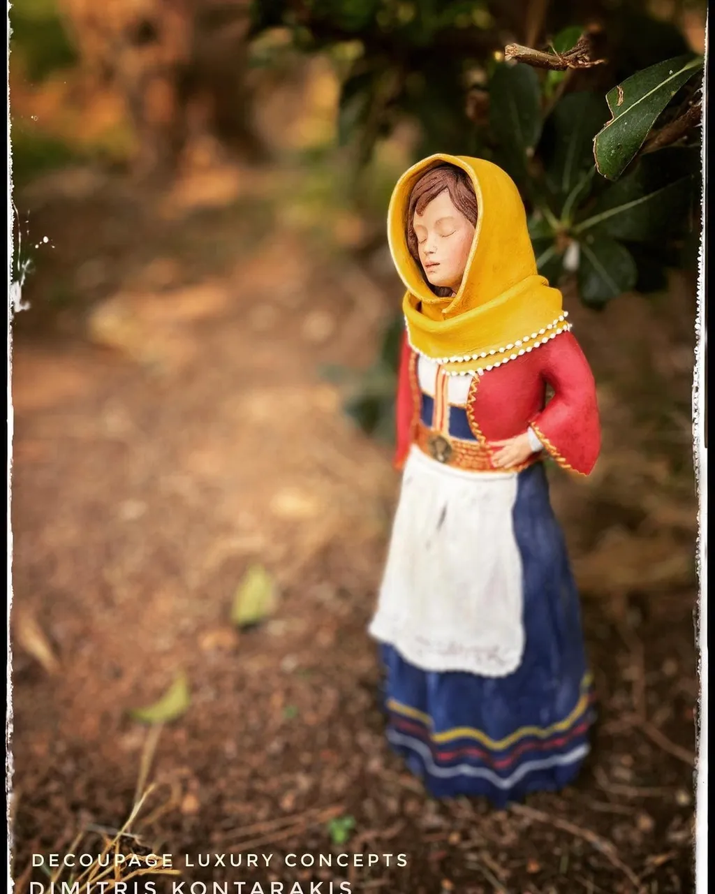 Σας παρουσιάζουμε την "Αγλαΐα" μια νοικοκυρά του χωριού με την παραδοσιακή της ενδυμασία. Δημιουργία του Δημήτρης Κονταράκης @dimitris_kontarakis  σε συνεργασία με την Areti Tori . Φτιαγμένη από έτοιμο γύψινο κεφάλι, αυτοξηρούμενο πηλό και ακρυλικά χρώματα. Δείτε τα γύψινα αγαλματάκια εδώ: ➡ https://www.xeirokamoto.gr/products/paverpol-ylika-gia-sklirynsi-yfasmatos/gypsina-agalmatidia #clayart #clay #crafts #craftsupplies