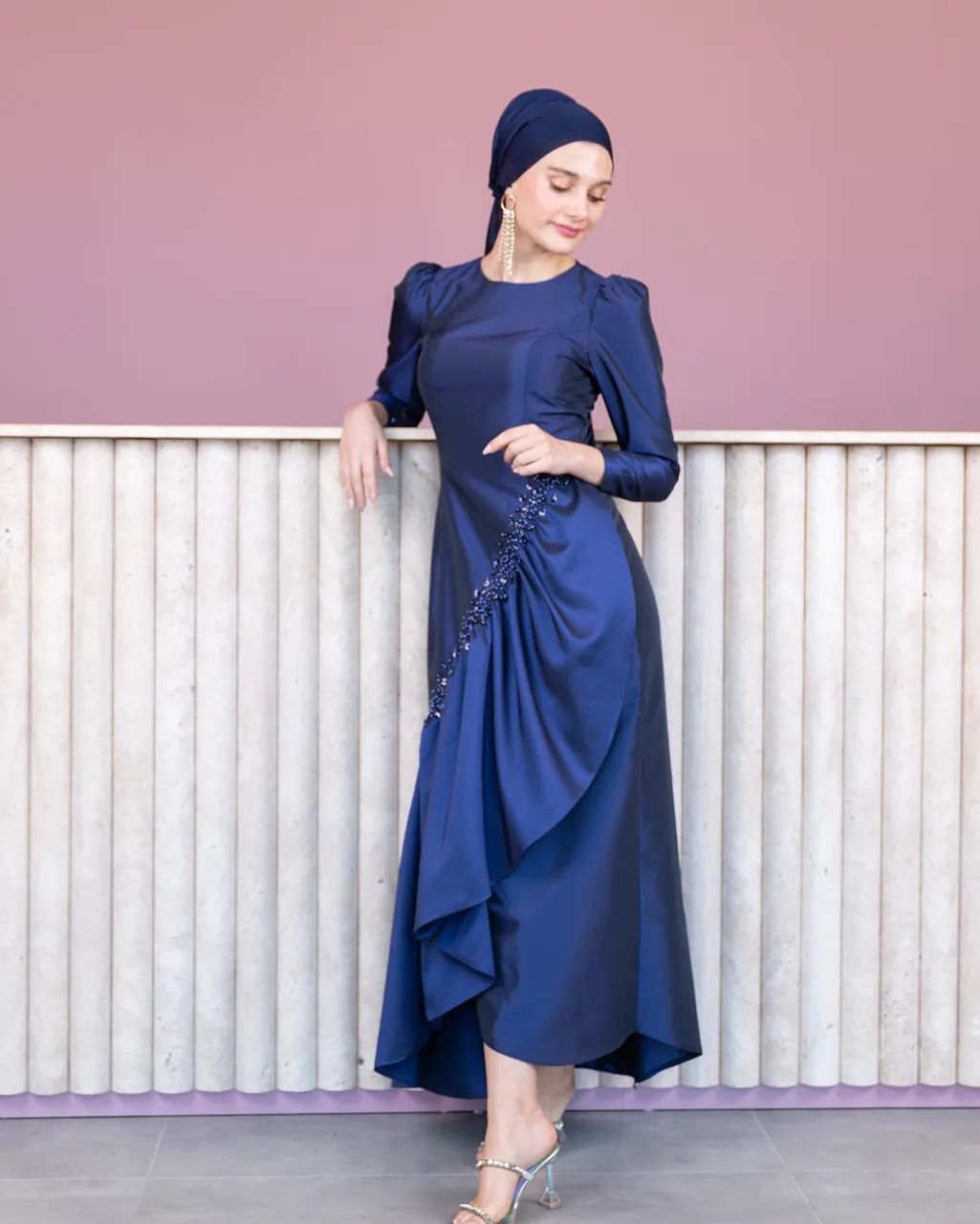 Tafta Abiye - Özel Tasarım 😍
Özel kalıbı,incili fırfırlarıyla şık tasarımımız ahunarede
36-44 Beden Aralığı 💃🌈
Türkiye ve Tüm Dünyaya Hızlı Kargo 🛩
Kredi Kartına Taksit İmkanı
jü
Tafta Hijab Evening Dress😍
36-42 EU Sizes Available
Wordwide Express Delivery 🚚
#tesettürabiyemodelleri #hijabfashion#weddingdress#eventdressing