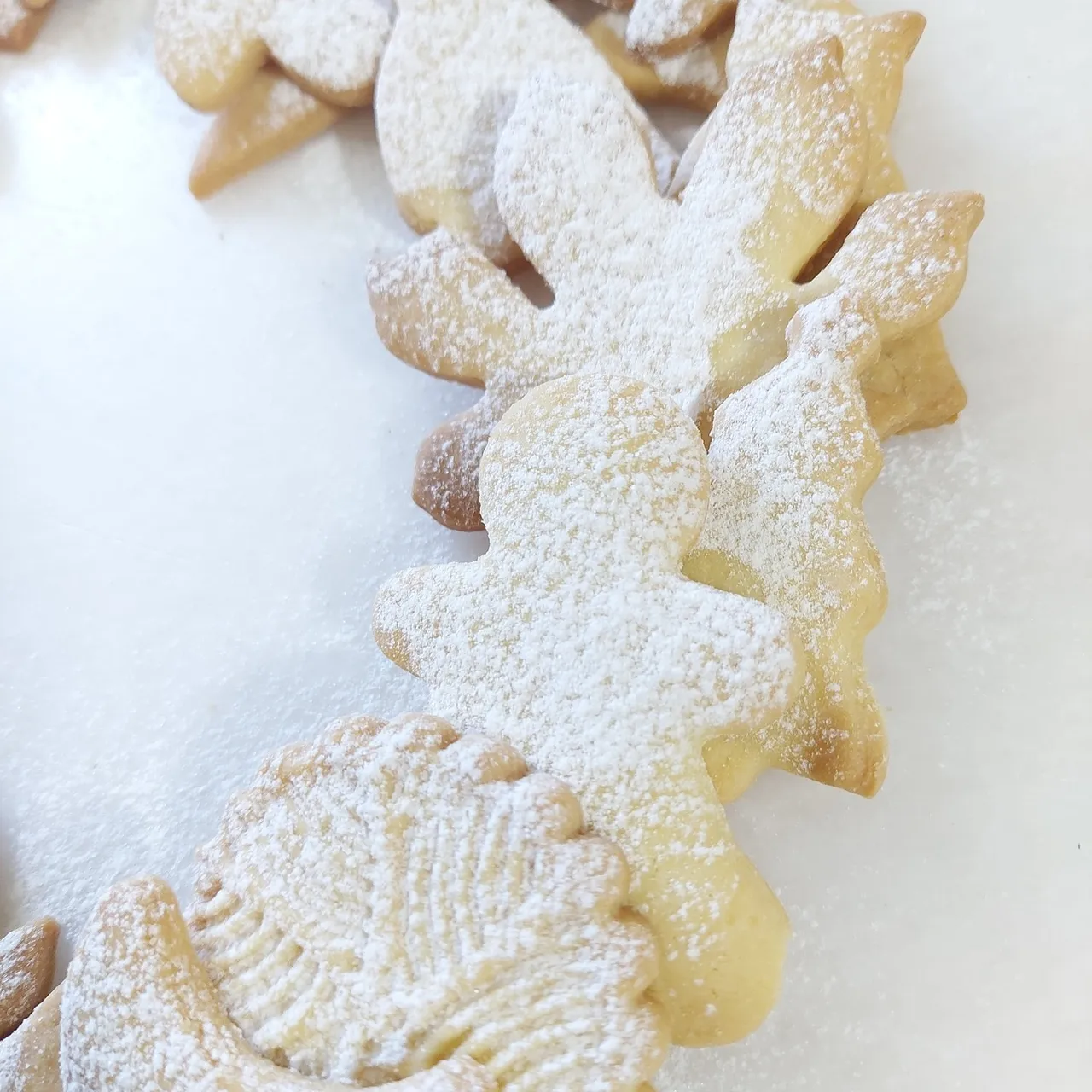 36 Pcs DIY Christmas Gingerbread Wreath Decor | Front Door Christmas Cookies Wreath | Undecorated Sugar Cookies
#etsy #etsyshop #etsyseller #etsysellersofinstagram #homemade #stuffedcookies #cookies #christmascookies #wreathdecor