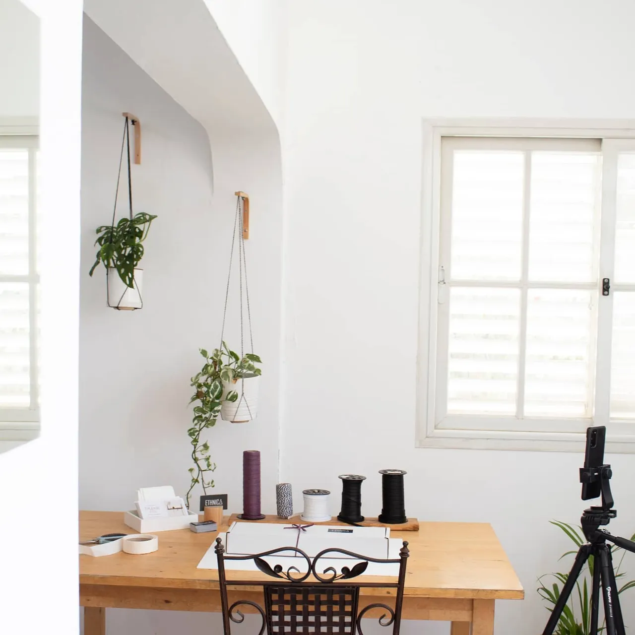 A little peek into our studio which is not only a studio but also a workshop, an office and a warehouse located in central Israel. Here we produce handcrafted home decor for the interior lovers, made of natural and eco-friendly materials.
It's time to share that not only we are looking for a bigger place to continue doing our magics, but we are also focusing on finding someone to join our team & journey🙂
.
.
.
.
.
.
.
.
.
.
.
.
#studio
#workshop
#handmadeartist #packagingdesign #woodworking
#shopsmall
#mydomaine
#apartmenttherapy
#lovemyinterior
#myeverydaymagic #beautifulplants
#houseplantlove
#officeinterior
#homeofficedecor
#simpleliving