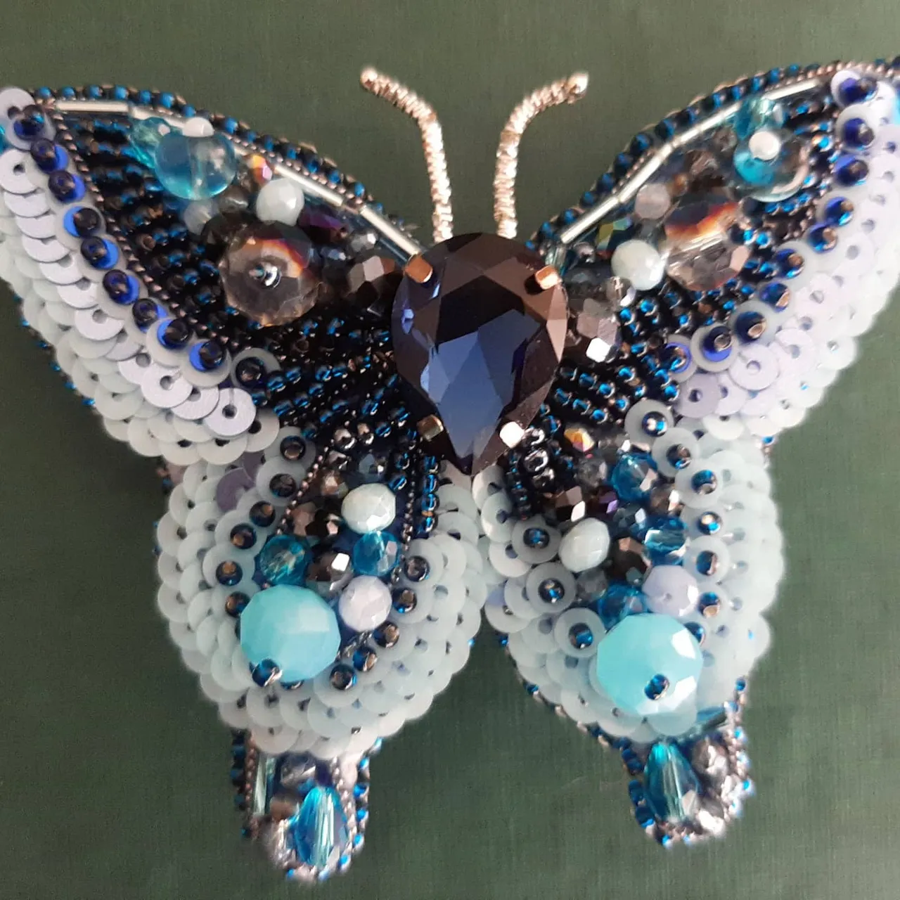 Брошь бабочка. Выполнена на заказ. Возможен повтор в разных цветовых решениях. #брошьбабочка #подарок2021 #present2021 #брошьназаказ
 Купить или заказать украшения ручной работы на сайте по очень хорошей цене.
#брошьсбисера #брошьукраина #купитьброшь #брошьвподарок #брошьспайеток #брошьсвоимируками #вышитаяброшь #брошьхендмейд #handmadebrooch #beadedbrooch #buybrooch
🇺🇦🇺🇦🇺🇦🇺🇦🇺🇦 Для заказа по Украине 
https://shafa.ua/member/olgashulgina20
И https://shulginaolga2.crafta.ua/
🌏🌎🌍🌎🌏🌎🌍🔥👚👚👚🔥🔥Доставка в другие страны 
https://www.etsy.com/shop/DigiUniquePrintBox?ref=seller-platform-mcnav