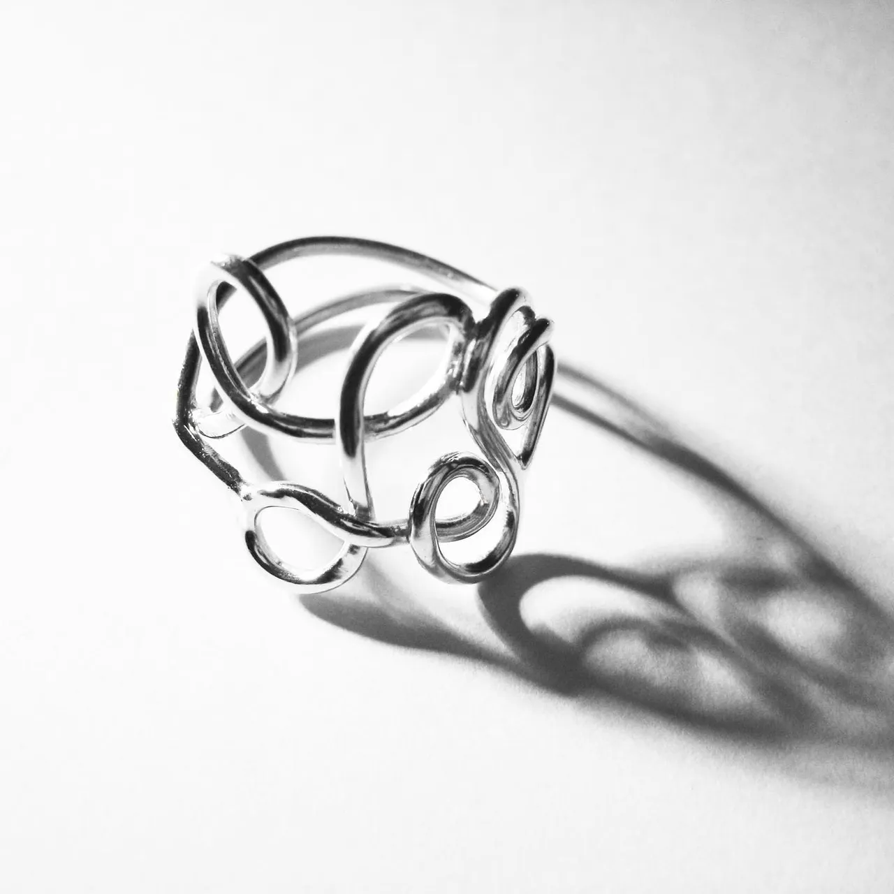 Calligraphie bague
Callygraphy ring
French initials ring .
.
.
.
.
.
.
.
.
@minseobyminseo
#frenchinitial #calligraphiebague #calligraphie #baguepersonalisee #personalized #calligraphiering #callygraphy #silver925 #argentmassif