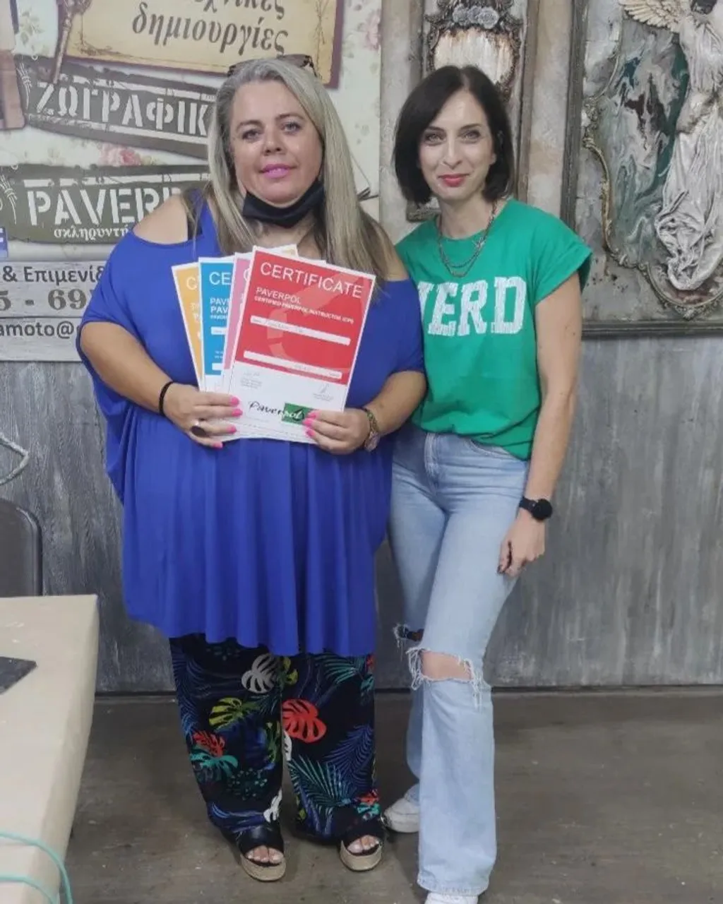 Με χαρά υποδεχτήκαμε την φίλη μας  @ritapervolaraki στο εργαστήριο μας και εκπαιδεύτηκε μαζί μας στις τεχνικές της εταιρίας Paverpol. Χαιρόμαστε που έχουμε μια ακόμα ταλαντούχα δημιουργό στην ομάδα εκπαιδευτών Paverpol ανά την Ελλάδα με βάση την Θεσσαλονίκη. #paverpol #seminars #discoveryourinnerartist #becreativeandhavefun