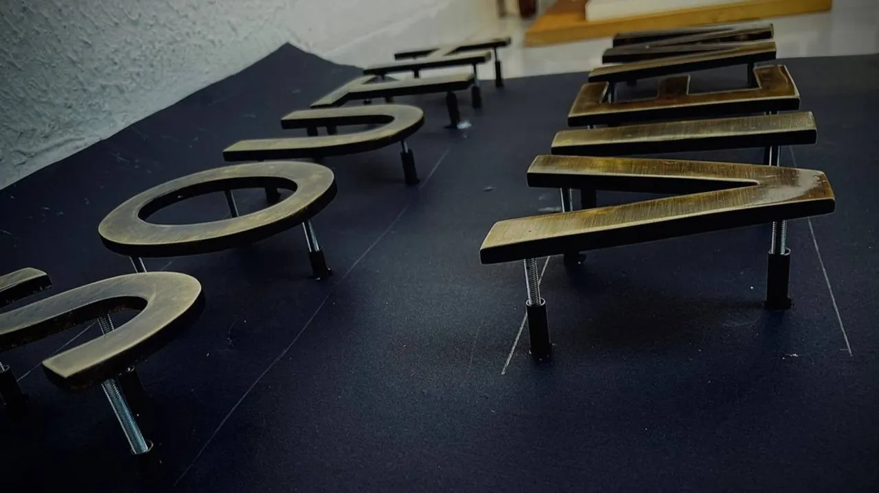 SOUTH VIEW
Antique Brushed Brass Sign

#brassletters #brassnumbers #brasssign #brushedbrass #antiquebrass #agedbrass #antiqueagedbrass #agingbrassletters #brushedbrassletters #antiquebrassletters #agingbrassletters #castbrassletters #castbrassnumbers #castbrasssign #solidbrassletters #solidbrassnumbers #solidbrasssign #solidbrass #karsiyaka #izmir