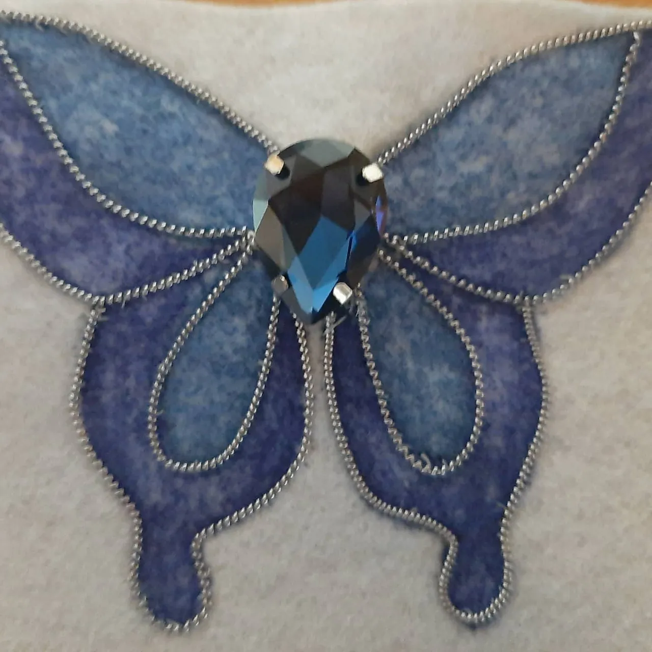 Брошь бабочка. Выполнена на заказ. Возможен повтор в разных цветовых решениях. #брошьбабочка #подарок2021 #present2021 #брошьназаказ
 Купить или заказать украшения ручной работы на сайте по очень хорошей цене.
#брошьсбисера #брошьукраина #купитьброшь #брошьвподарок #брошьспайеток #брошьсвоимируками #вышитаяброшь #брошьхендмейд #handmadebrooch #beadedbrooch #buybrooch
🇺🇦🇺🇦🇺🇦🇺🇦🇺🇦 Для заказа по Украине 
https://shafa.ua/member/olgashulgina20
И https://shulginaolga2.crafta.ua/
🌏🌎🌍🌎🌏🌎🌍🔥👚👚👚🔥🔥Доставка в другие страны 
https://www.etsy.com/shop/DigiUniquePrintBox?ref=seller-platform-mcnav