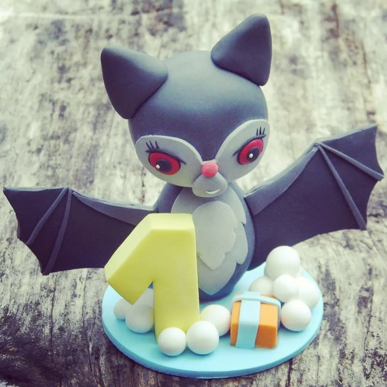 This cute bat cake topper is a great product to add a cute creative touch to a Birthday party π
For more creations please visit my shop in bio πππ
#caketoppers #birthdaydecoration #firstbirthday #birthdaycaketopper #partydecorations #first #bat #batcake #batdecoration #haloween #haloweendecorations #etsysellers #smallartist #smallbussiness #polymerclay #polymerclaycreations #polymerclayart #keepsake #etsyshop #figuresanya #decorations #giftforkids #collecting #collectingfigures