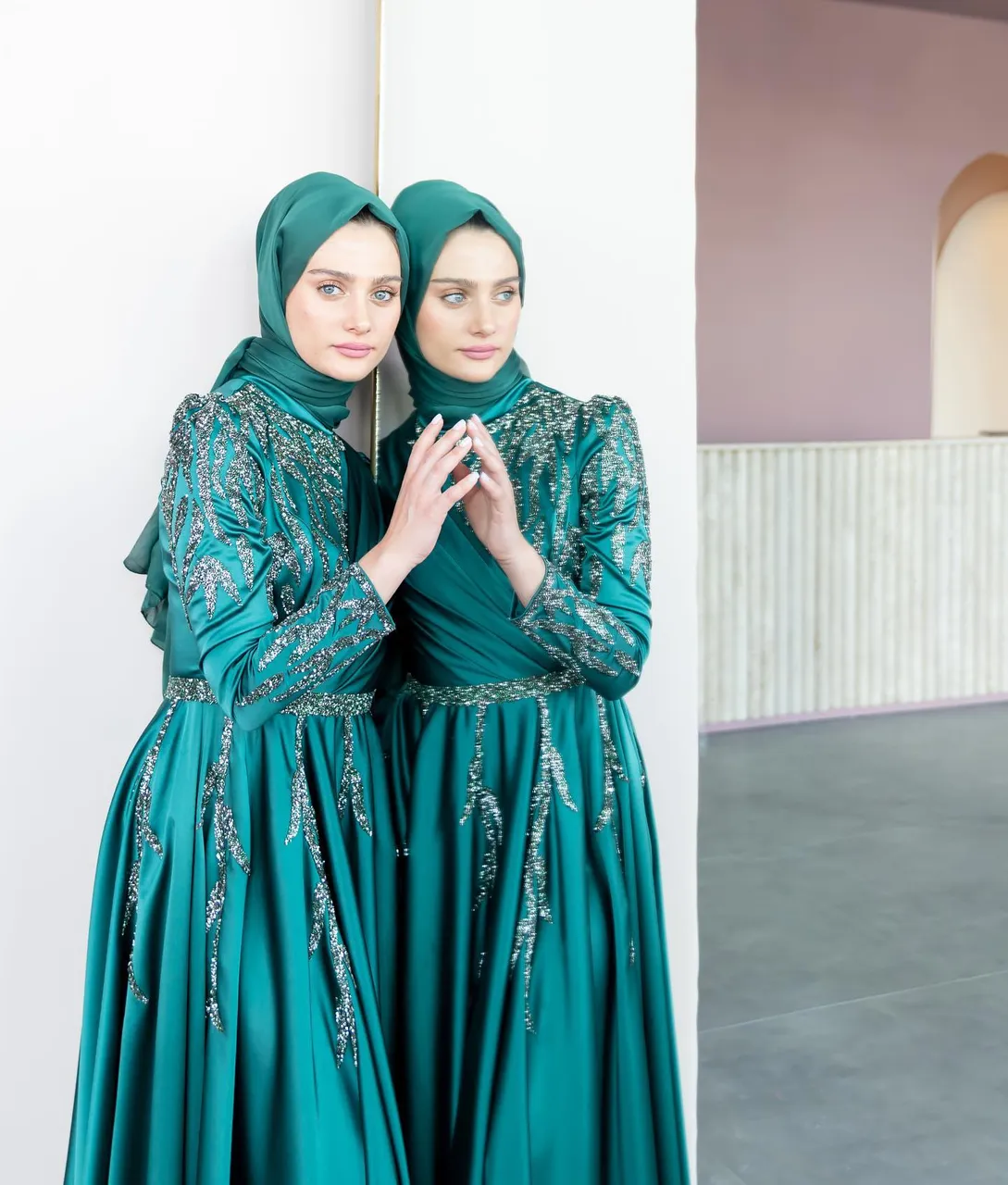 Hazal Abiye💕
İşlemeleri ve kesimi o kadar güzel kii klasiklerin baştacı diyebiliriz💕
Detay güzellikleri ve renk seçenekleri kaydırmalıdaa

👉Koşulsuz İade veya Değişim
✈️Ücretsiz & Hızlı Kargo
☎️👉Whatsapp:+90 532 272 57 09
#tesetturabiye#tasarımabiye #weddingdresses #muslimweddingdress #hijabwear #muslimwear #modestclothing #eveningdress #eveningdressmalaysia #eventdress #sözelbisesi #nişanelbisesi #davetelbise #kesfetteyiz