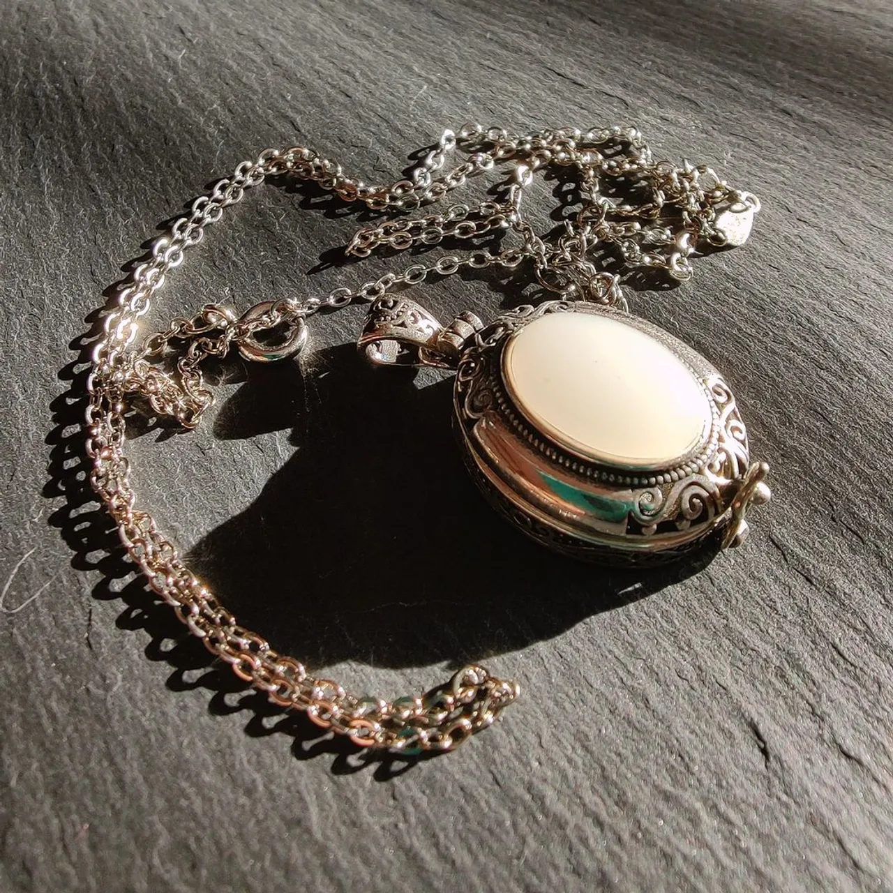 Our atmospheric solid perfumes inspired by Skyrim, Oblivion and Morrowind are available in the exquisite pendant forms ✨
#skyrim #solidperfume #artisan #handmade #handcrafted #perfume #oblivion #tes #pendant #etsy