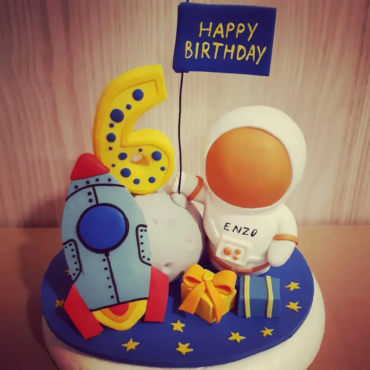 Unique and fully customizable astronaut in space cake topper π you will find more designs in my shop ππ #astronaut #astronautcake #astronautinspace #birthdaycake #birthdaycaketopper #astronautfigure #spacethemedparty #spacetheme #spaceship #cakedecorations #clayfigurine #etsyseller #etsymarket #smallbusiness #supportingsmallbusinesses #creating #christmasgift #birthdaygift #birthdaydecoration #caketoppers #spacenursery #spacedecor #spacebaby #babyshower