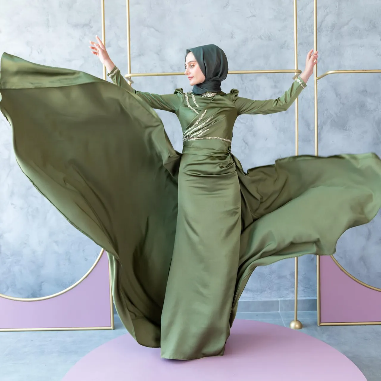 Asil Abiye💕
Tüm asaletiyle özel bir tasarım daha ahunarede
Düz kesim drapeli oturan iç elbisesi,seyyar kuyruklu eteğiyle özel günleriniz için tasarlandı💕
Harika renk seçenekleri ve detay güzellikleri kaydırmalıda💕
👉Koşulsuz İade veya Değişim
✈️Ücretsiz & Hızlı Kargo
☎️👉Whatsapp:+90 532 272 57 09
#tesettürabiyemodelleri #tesettürelbiseler #tesetturabiye #tasarımabiye #weddingdresses #muslimweddingdress #muslimweddingindonesia #muslimwear #hijabwear #sözelbisesi #nişanelbisesi #davetelbisesi #eventdress #eveningdress #muslimwear #hijabwear #kesfetteyiz