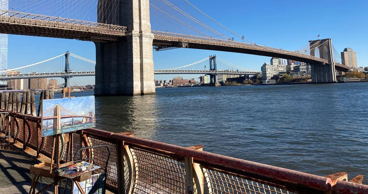I had about an hour to work on a second painting yesterday, and instead of doing the sensible thing and packing up, or working on something small, this happened. Second photo is the set up. 14x26 on linen, available #paintingsofthebrooklynbridge  #paintingsofthemanhattanbridge #manhattanbridgenyc #eastriverpainting #twobridgesnyc #nyclandscapepainting #brooklynbridgeart #newyorkartwork #classicnyc #nyclandmarks #pleinairpainting #pleinairnyc #pleinaircityscape