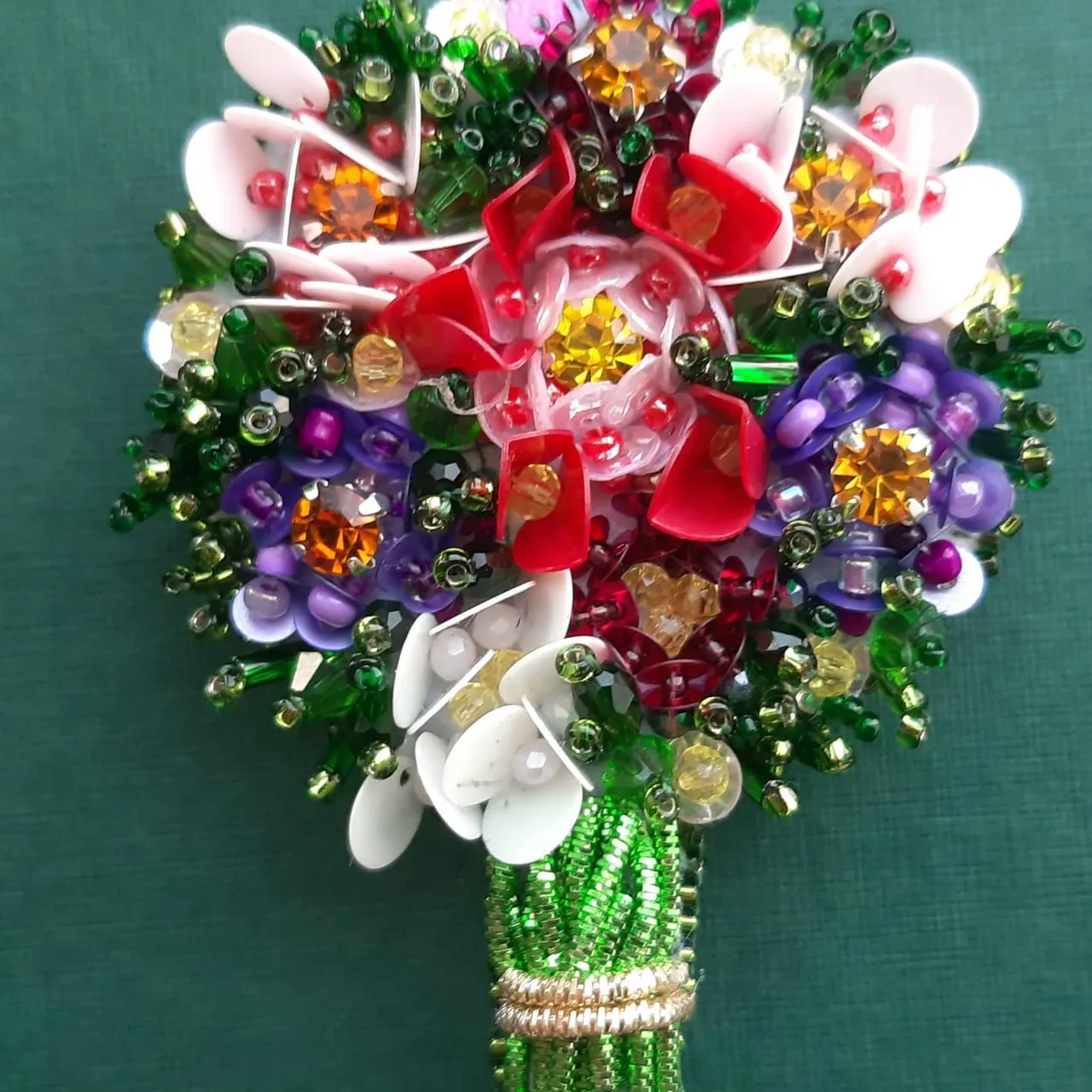Прекрасный букет готов радовать. Украсит любой наряд.
#брошьсбисера #брошьукраина #купитьброшь #брошьвподарок #брошьспайеток #брошьсвоимируками #вышитаяброшь #брошьхендмейд #handmadebrooch #beadedbrooch #buybrooch 
🇺🇦🇺🇦🇺🇦Для заказа по Украине 
https://shafa.ua/member/olgashulgina20
И https://shulginaolga2.crafta.ua/
🌏🌏🌏🌎🌎🌎🌍🌍🌍🌍🌍🌍Доставка в другие страны 
https://www.etsy.com/shop/DigiUniquePrintBox?ref=seller-platform-mcnav