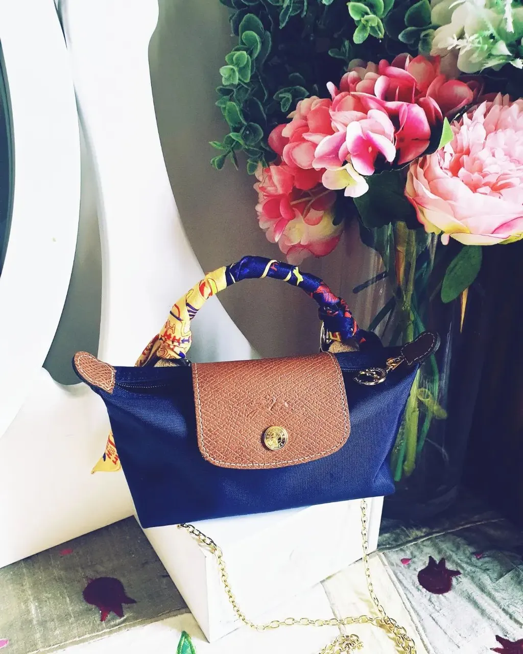 Super excited to use this pouch today. LUXURYBAGHEAVEN.COM now offering a DAMAGE FREE conversion kit for the Longchamp pouch with handle.
Your kit will include:
-Conversion rings
-Scarf
-Base shaper 
-Chain
💥
The cute yet roomy size offers easy access and more capacity due to the opening and material used.
Make sure you let this pouch shine with an easy 2 minutes application of this kit
✌
#longchamplepliage #longchamp #longchamplepliageneo #longchamplepliagebackpack #longchampbag #conversionkit #longchamppouch #pouchwithhandle #longchamppenelope #luxurybagheaven #madeinuk