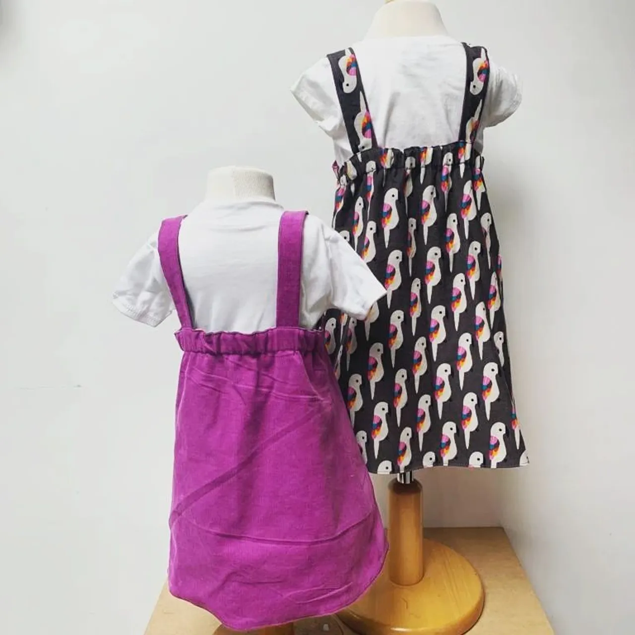 Our reversible needle cord pinafore dresses are so versatile and comfy. Combine with a short sleeve or long sleeve t shirt depending on the weather. Available in sizes 1-2y upto 6-7yr
#reversibledress #parrots #deptforddoesart #madeingreenwich #solocraftfair #reversiblekidsclothes #babyfashion #kidsapparel