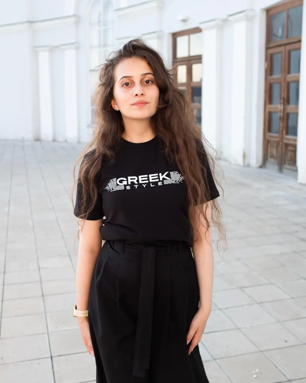 Новая модель футболки ⠀
с греческим стилем🇬🇷⠀
⠀
Чёрный цвет подойдёт абсолютно каждой из вас, дорогие девушки🥰⠀
⠀
Нежная ткань, женственный крой🙌⠀
Доступны все размеры от XS до XL🤩⠀
⠀
Хочешь такую же? Пиши в Direct❤️⠀
⠀
#greek#style#ягрек#греки#hellas⠀
#греческийстиль#греция#бренд⠀
#одежда#грек#стиль#греческий