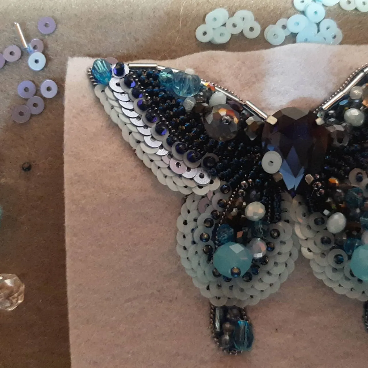 Брошь бабочка. Выполнена на заказ. Возможен повтор в разных цветовых решениях. #брошьбабочка #подарок2021 #present2021 #брошьназаказ
 Купить или заказать украшения ручной работы на сайте по очень хорошей цене.
#брошьсбисера #брошьукраина #купитьброшь #брошьвподарок #брошьспайеток #брошьсвоимируками #вышитаяброшь #брошьхендмейд #handmadebrooch #beadedbrooch #buybrooch
🇺🇦🇺🇦🇺🇦🇺🇦🇺🇦 Для заказа по Украине 
https://shafa.ua/member/olgashulgina20
И https://shulginaolga2.crafta.ua/
🌏🌎🌍🌎🌏🌎🌍🔥👚👚👚🔥🔥Доставка в другие страны 
https://www.etsy.com/shop/DigiUniquePrintBox?ref=seller-platform-mcnav