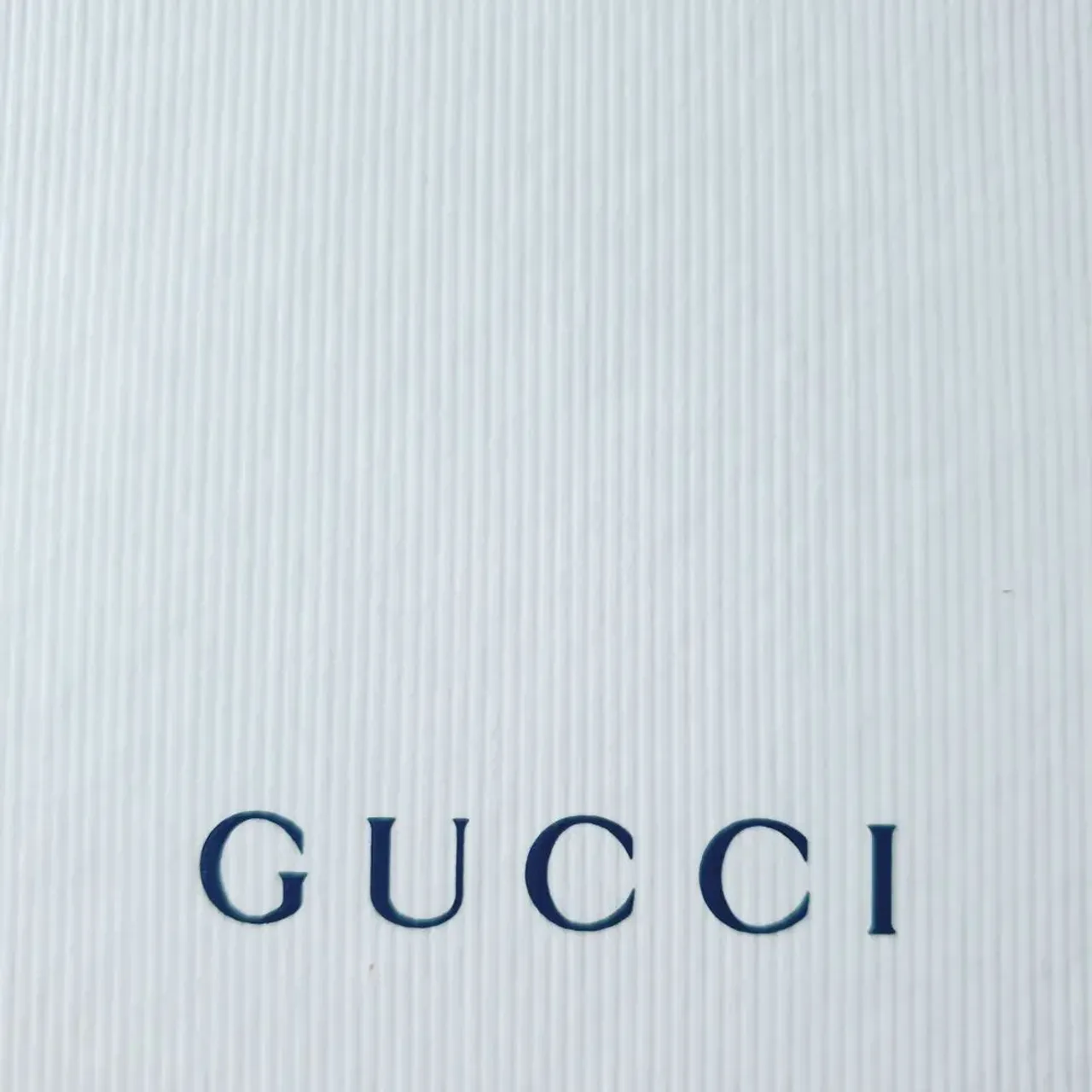 Told you Gucci got my heart lately. Been so so pleased to be able to work on this Mini Marmont Bucket bag. It will be going home soon and I will have some lovely memories from working with it. Organiser available on the website #gucci #gg #guccimarmont #marmont #marmontbag #ggmarmont #bee #guccibucketbag #marmontbag #bagorganizer #luxurybagheaven