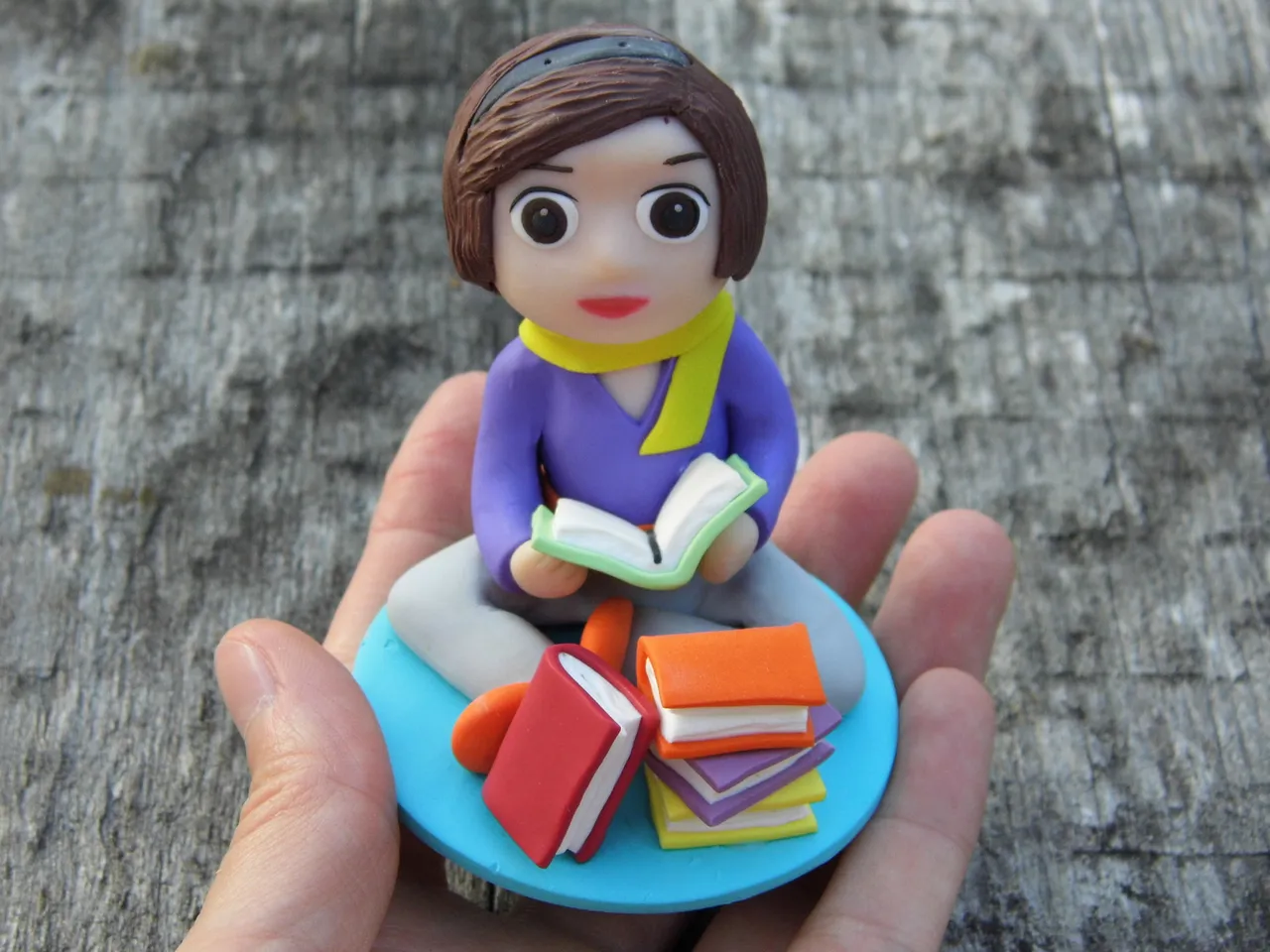 I love receiving custom orders, and this adorable girl with big eyes surrounded by books, was a surprise gift for a graduation. 
Available in my shop now.
For more creations see the link in bio
#graduation #graduationcap #graduationgift #graduationparty  #graduates #caketopper #graduationfigurine #girl #surpriseparty #handmade #Etsyartists #Etsyseller #Etsyshop #Etsy #artvsartist #artvsartist2018 #polymerclay  #polymer_clay #collectible #surprisegift #librarian #librarians #librarianlife #librariangift #librariangirl #girlwithbooks #collectible #Etsysuccess #Etsyoninstagram