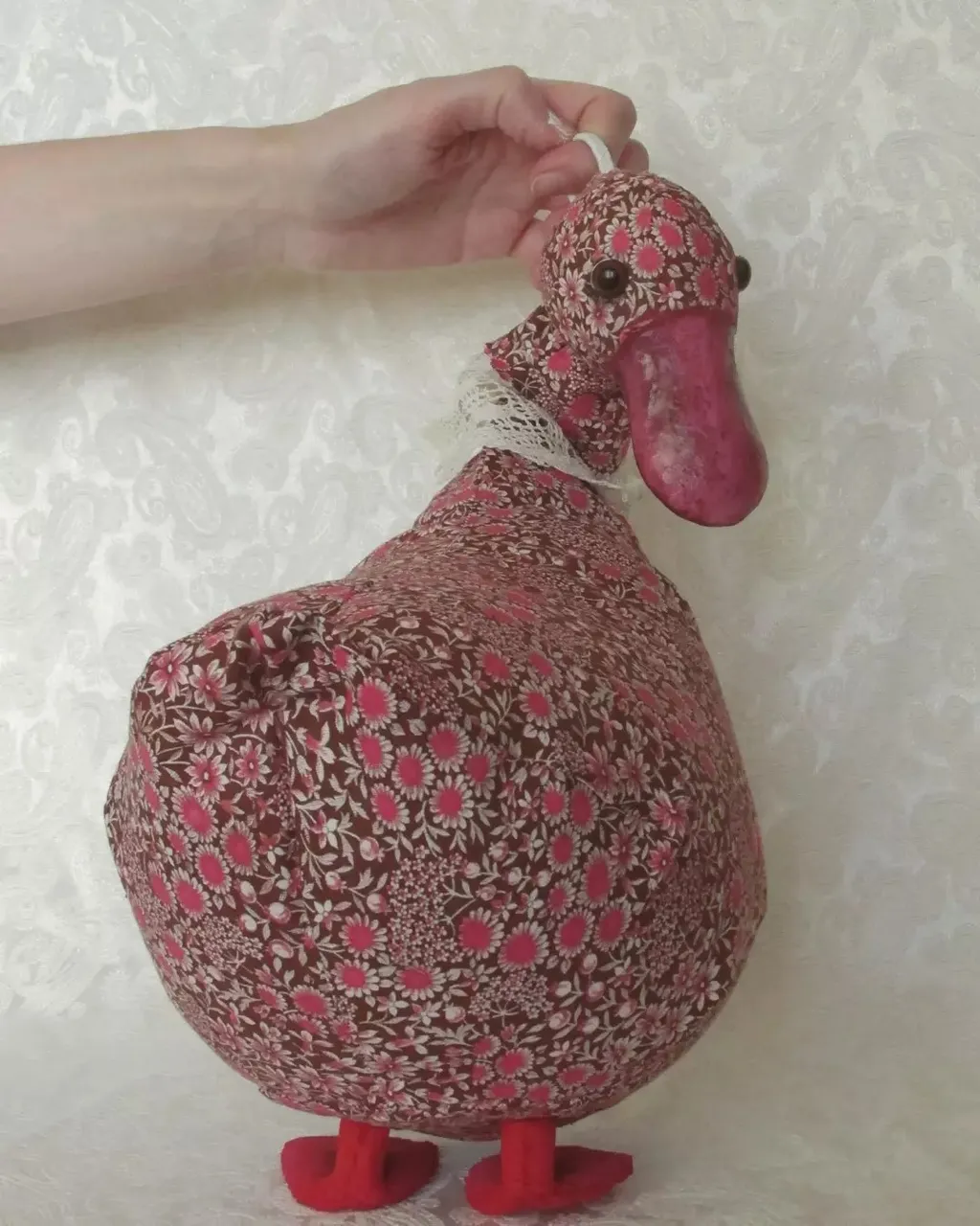 текстильные представители птичьего двора
#индоутка #уточка #планшетка #текстильнаякукларучнойработы #индюшата #флораифауна #сельскаяжизньсбаклажаном #театкукол #puppetdesigner #puppetmaster #artwork #handmadedecor #puppetmaker #puppetmaking #professionalpuppetmaker #professionalpuppeteer