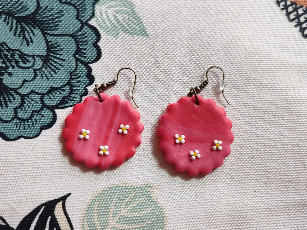 Good morning! โฅ๏ธ๐ผ
ยกElige tus colores!๐๐๐
Choose your colours!๐งก๐ค๐
#personalizables #pendientesartesanales #polimerclay #etsy #arcillapolimerica #artesania #artesanal #red #handmadejewelry #handmade #handmadeearrings #etsyshop #earrings #joyasartesanales