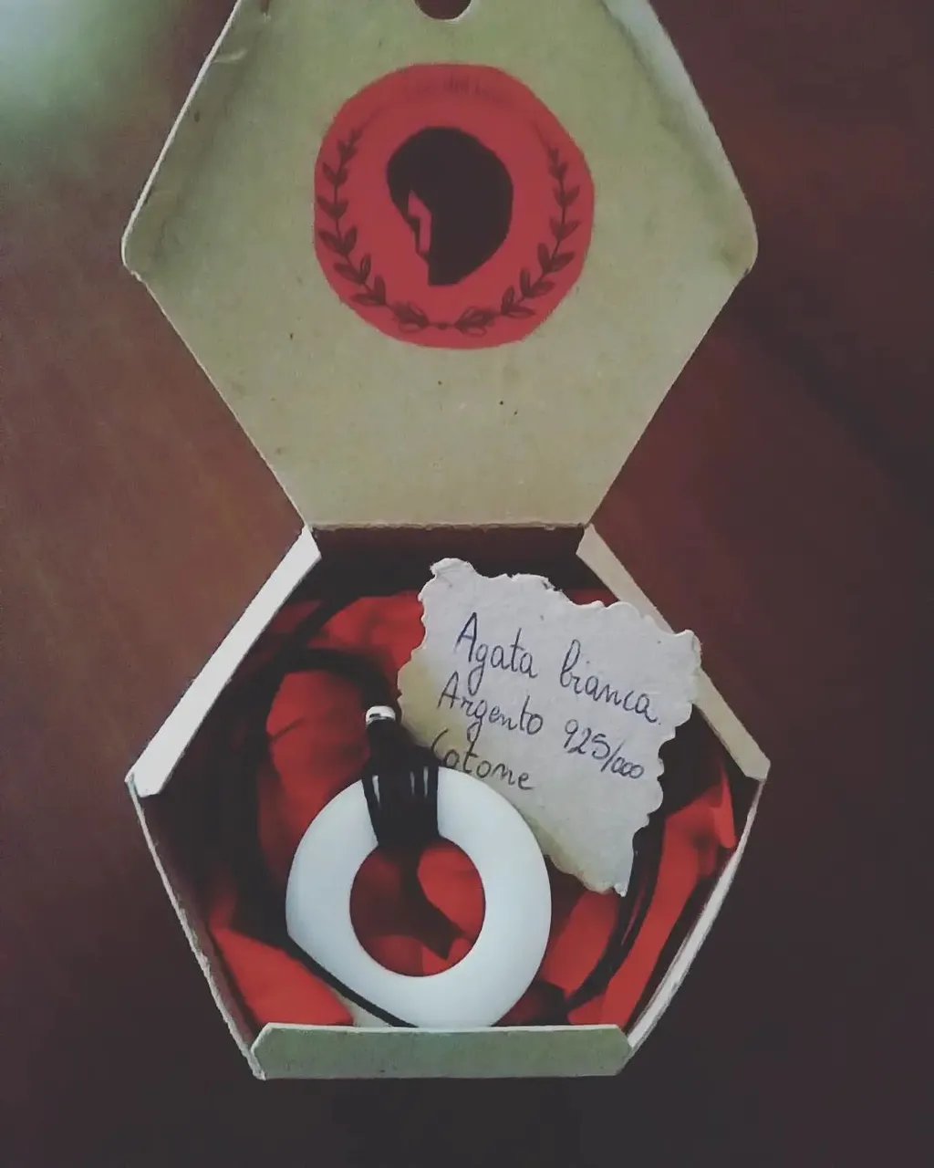 Regalo per laurea ~ graduating present (white agate, sterling silver, waxed cotton)