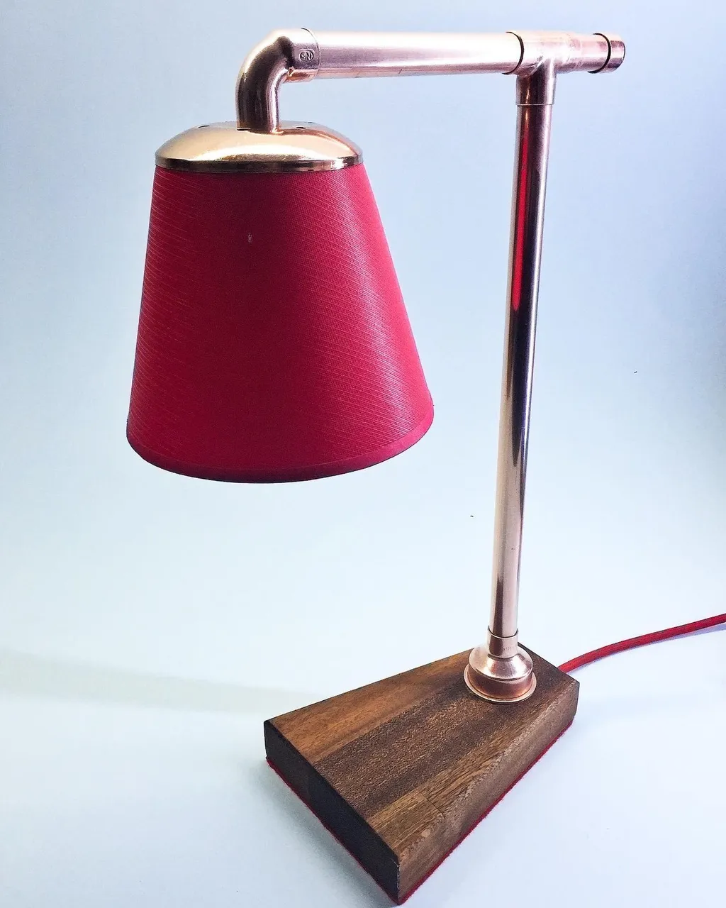 Konik mavi, kırmızı, beyaz, yeşil ve siyah masa lambalarında ahşap ve bakırın uyumu... Satın almak için bio'daki linklere göz atabilirsiniz.#aydinlatma #masalambasi #ahsap #ahsaptasarim #aydinlatmatasarimi #tasarim #dekorasyon #aydınlatma  #masalambası #ahşap #ahşaptasarım #aydınlatmatasarımı #tasarım #lightdesign #interiordesign #wooddesign #handmade #handmadelighting #tasarım #tasarımmobilya #tasarımfikirleri #evdekorasyonu #içdekorasyon #içdizayn #abajur #DiversiDesign