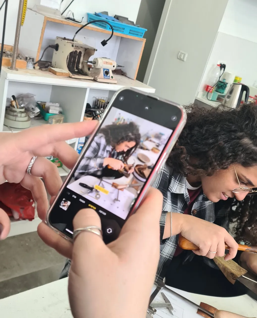 בואי גם את ללכלך את הידיים, וליצור את תכשיט החלומות שלך💪⁠
⁠
אין צורך בניסיון או ידע מוקדם⁠ - - משך הסדנה כשלוש שעות⁠ - - להזמנות:⁠ ⁠
https://www.funzing.com/sd/RVEtW7⁠
⁠
חלום צרוף - תכשיטים בעיצוב אישי⁠ | בית הספר לצורפות במודיעין | לימודי צורפות (גם) אונליין | סדנאות צורפות חווייתיות | מיחזור ושידרוג תכשיטי זהב⁠
⁠
#סדנה #צורפות #עיצוב #תכשיטים #טבעת #כסף #סטרלינג #חוויה #פנאי #יצירה #עבודתיד #שוברמתנה #מודיעין #silver #ring #silvermithing #workshop #handmade #leisure #experience #giftcard #modiin #israel