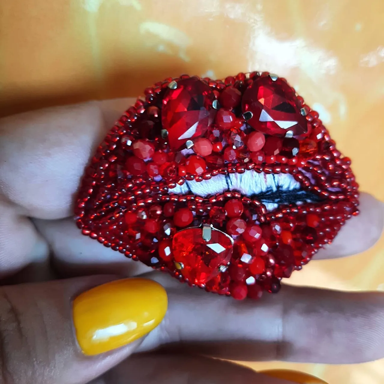 Новенькая, еще горяченькая брошь готова. Разнообразные оттенки красного смотрятся шикарно на любом фоне. Хороший подарок себе и близким. Доступна к приобретению, доставка бесплатная.
#купитьброшьизбисера #купитьброшьукраина #купитьброшь #купитьброшьвподарок #купитьброшьспайеток #куппитьброшьсвоимируками #купитьвышитуюброшь #купитьброшьхендмейд #buyhandmadebrooch #buybeadedbrooch #buybrooch 
#брошьвышивка #брошьбисер
🇺🇦🇺🇦🇺🇦Для заказа по Украине 
https://shafa.ua/member/olgashulgina20
И https://shulginaolga2.crafta.ua/
🌏🌏🌏🌎🌎🌎🌍🌍🌍🌍🌍🌍Доставка в другие страны 
https://www.etsy.com/shop/DigiUniquePrintBox?ref=seller-platform-mcnav