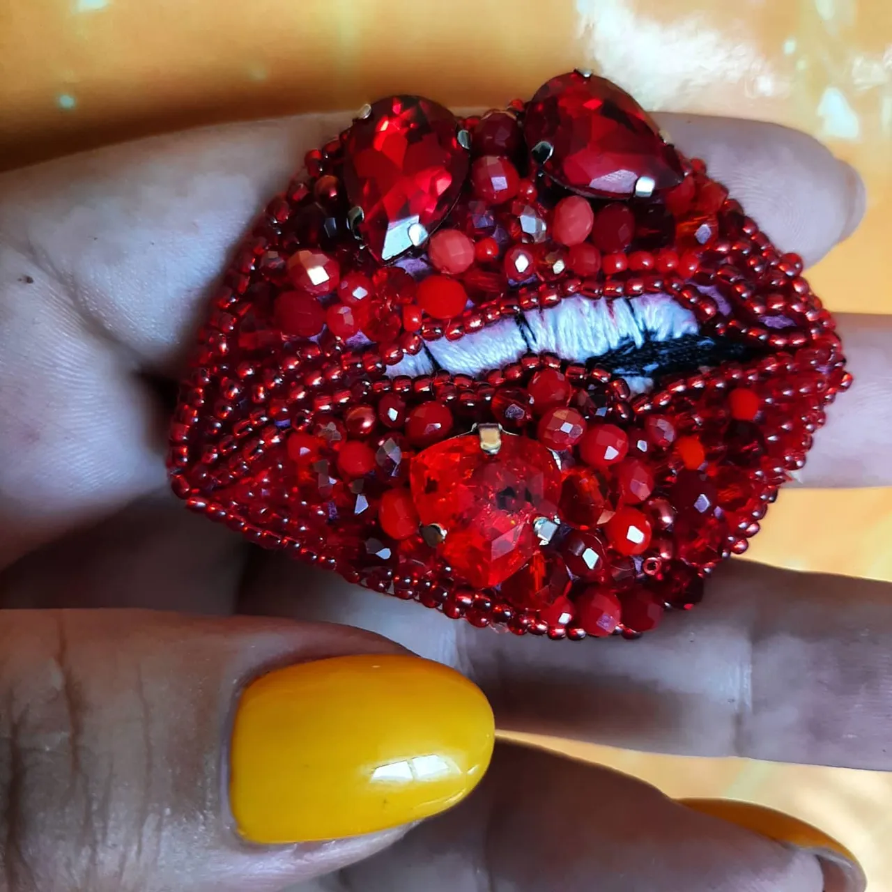 Новенькая, еще горяченькая брошь готова. Разнообразные оттенки красного смотрятся шикарно на любом фоне. Хороший подарок себе и близким. Доступна к приобретению, доставка бесплатная.
#купитьброшьизбисера #купитьброшьукраина #купитьброшь #купитьброшьвподарок #купитьброшьспайеток #куппитьброшьсвоимируками #купитьвышитуюброшь #купитьброшьхендмейд #buyhandmadebrooch #buybeadedbrooch #buybrooch 
#брошьвышивка #брошьбисер
🇺🇦🇺🇦🇺🇦Для заказа по Украине 
https://shafa.ua/member/olgashulgina20
И https://shulginaolga2.crafta.ua/
🌏🌏🌏🌎🌎🌎🌍🌍🌍🌍🌍🌍Доставка в другие страны 
https://www.etsy.com/shop/DigiUniquePrintBox?ref=seller-platform-mcnav