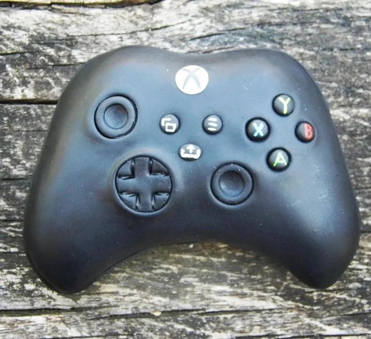 Do you love Video Games? If the answer is yes, then this fully handmade Xbox controller is perfect for you 😀 to see more figurines, you can visit my Etsy store in bio 👉👉👉 #followme #love #smile #likeforlikes #xboxcontroller #videogames #handmade #custom #birthdaygift #giftforhim🎁  #polymerclay #etsysellers #smallbusiness #etsy #fimo #likes #beautiful #followers #handmade