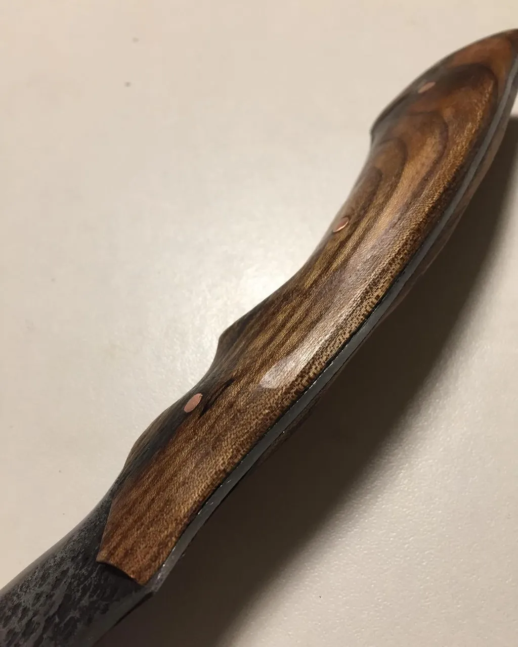À la fois rustre et raffiné !
Maintenant disponible dans ma boutique, lien dans ma bio ;)
#knife #artisanatfrancais #couteau #couteauartisanal #couteaubrutedeforge #art #artwork #artisantcreateur