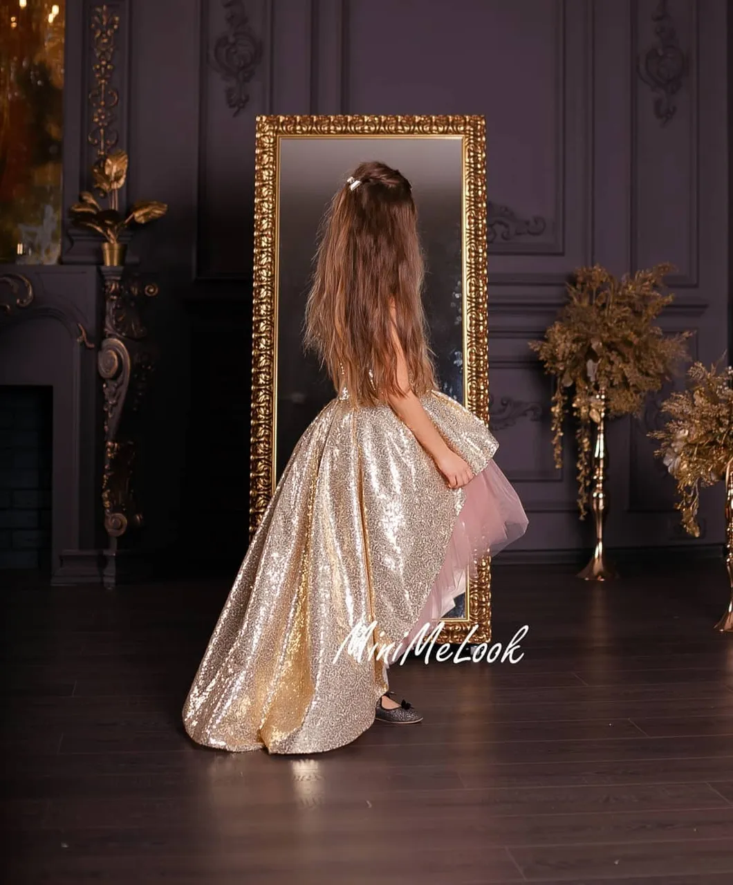 Mirdzošās un greznas kleitas👑❤ no zelta fliteriem un pūderrozā tilla
Komplekta cena no 230 eur ⠀
Piedāvājam gan individuālās šūšanas pakalpojumus, gan iespēju izvēlēties savu sapņa kleitu no gataviem modeļiem ⠀
🌟 Plaša tilla, mežģīņu un audumu krāsu izvēle. Var arī kombinēt krāsas⠀
⭐ Kleitas garumu/dizainu var mainīt⠀
⭐Kleitas tiek šūtas pēc jūsu individuāliem mēriem vai jebkura standarta izmērā no 74cm līdz 147cm un XS - XXL izmēros⠀
⭐Lai pasūtītu rakstiet PM vai Viber/Whatsapp 28895815. Pielaikot un redzēt gatavas kleitas var Valdemāra 118 (iepriekš vienojoties par tikšanās laiku) #ballišukleitas #mammameita #vienādaskleitas #платьямамадочкарига #платьямамадочкалатвия #нарядныеплатьярига #нарядныеплатьялатвия #mežģīņukleita #svinīgakleita #bērnukleita #kleitapasškumam #нарядноеплатьедлядевочки #детскоенарядноеплатье #ziemassvētkutērpi #jaungadaballe #ziemassvētkufotosesija