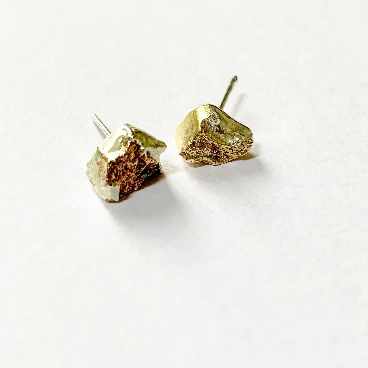 Bouclesd’oreilles 
Earrings
귀걸이 
Argent +cuivre jaune
Silver + brass 
I
o
h
c
o
Ë
s
n
i
m
#bouclesdoreilles #silver #brass 
#hademade #metalsmith #silversmith #bijouxhomme @iohcoesnim_homme #우연 #핸드메이드주얼리 #오더메이드주얼리 #금속공예 #금속공예가 #디자이너주얼리  #갤러리 #주얼리선물 #핸드메이드 #금속공예 #실버주얼리