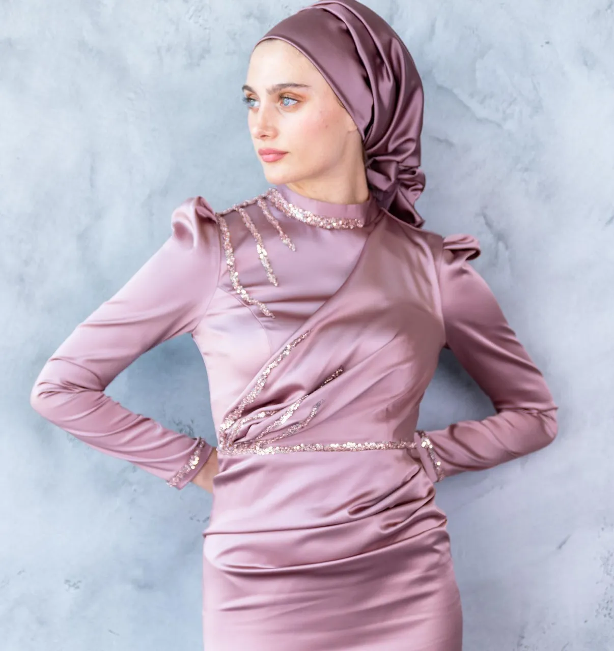 Asil Abiye💕
Asil tasarımımız ikili kullanımı ve harika şıklığıyla kalbinizi çalmak için tasarlandı ve biz dar kesim içelbisesi mi kuyruğuyla mı daha güzel seçemedik sizcee?
Detay güzellikleri ve renk seçenekleri kaydırmalıda💕
👉Koşulsuz İade veya Değişim
✈️Ücretsiz & Hızlı Kargo
☎️👉Whatsapp:+90 532 272 57 09
#tesetturabiye #tesettürabiyeelbise #tasarımabiye #weddingdress #muslimwear#tesettürelbiseler #muslimweddingdress #hijabwear #sözelbisesi #nişanelbisesi #davetelbise #eveningdress #eventdress #muslimwear #balıkelbise#modestclothing #modestdresses #eventdress #kuyrukluabiye#muslimdress#davetelbisesi#kesfetteyiz